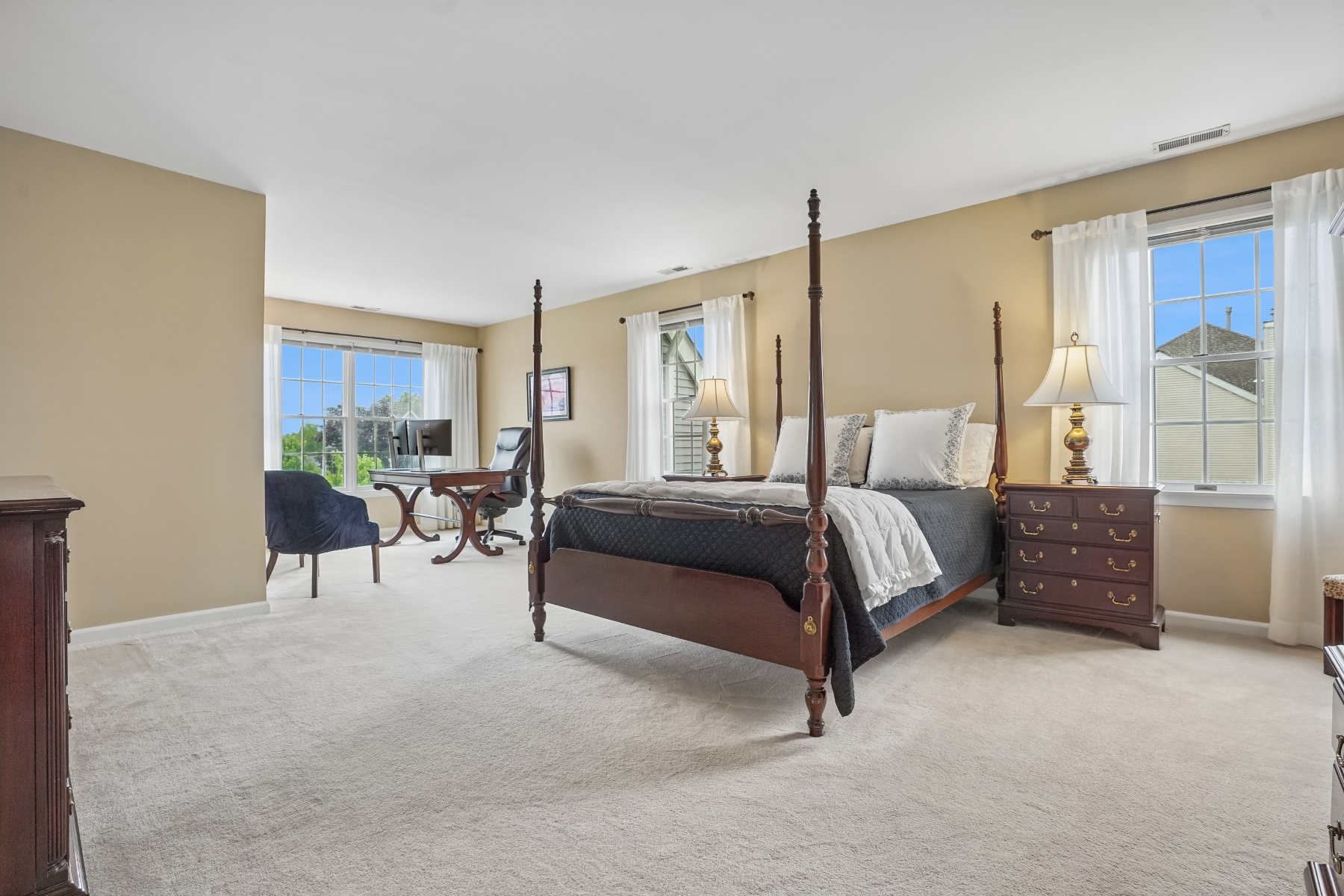  ?Staats Farm? Colonial Blends Classic Charm with Modern Updates - 物件實景