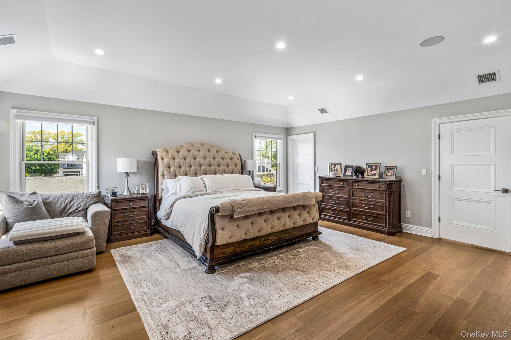  25 Boyd Drive, Westbury, NY, 11590 - 物件實景