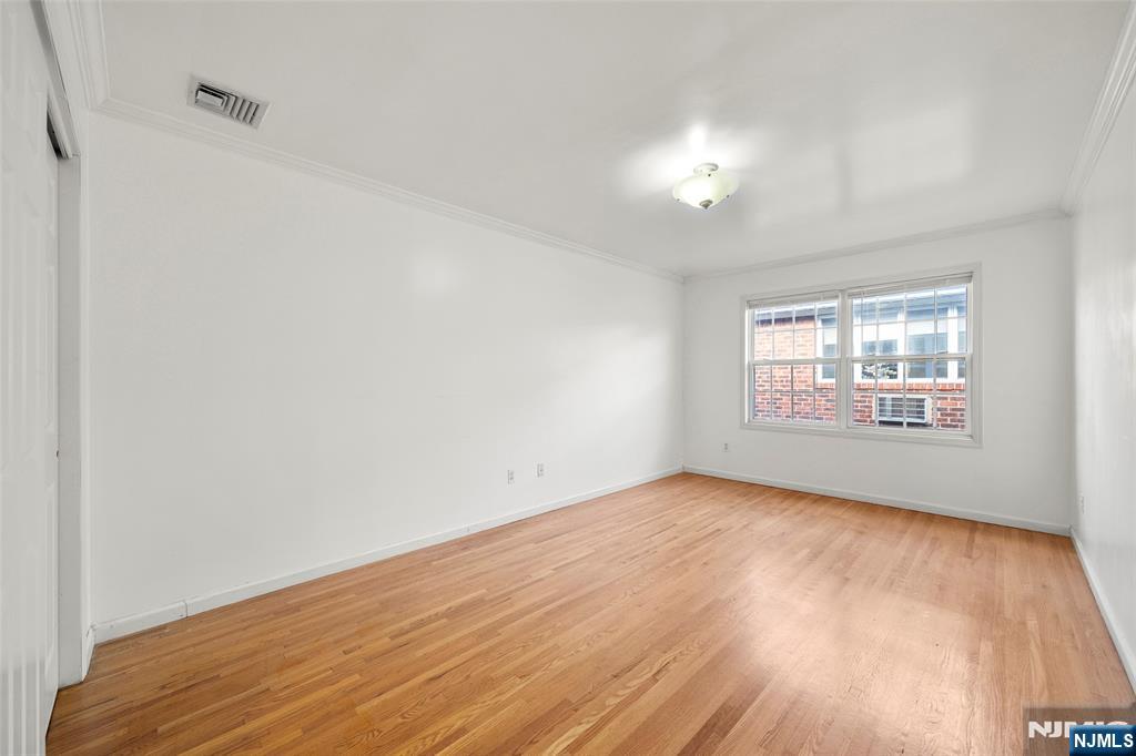 Palisades Park, New Jersey, 07650, United States, 3 Bedrooms Bedrooms, ,4 BathroomsBathrooms,Residential,For Sale,1995559