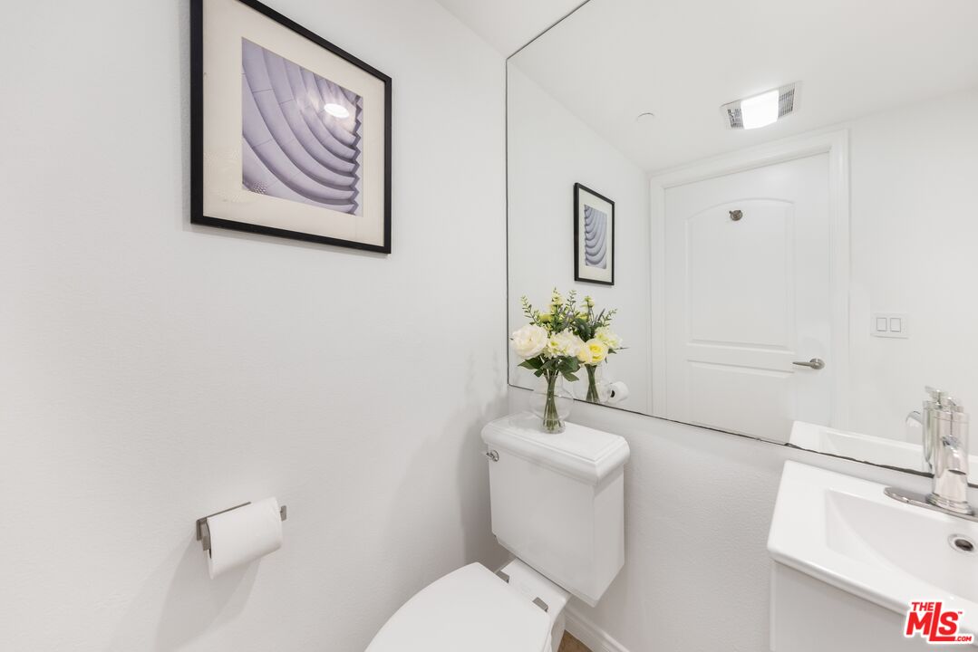 Los Angeles, California, 90049, United States, 3 Bedrooms Bedrooms, ,3 BathroomsBathrooms,Residential,For Sale,2000609