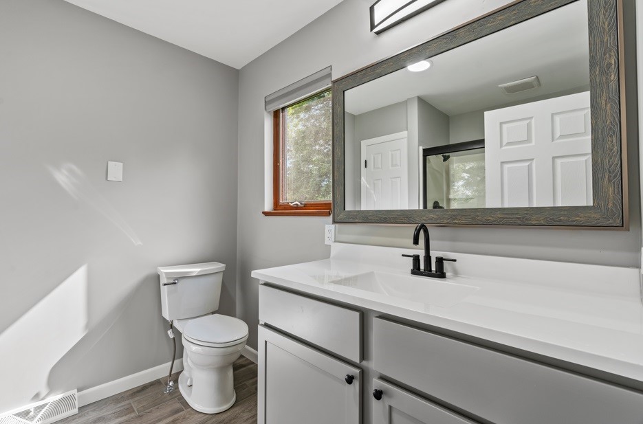 Oakland Twp, Pennsylvania, 16025, United States, 4 Bedrooms Bedrooms, ,4 BathroomsBathrooms,Residential,For Sale,1912471