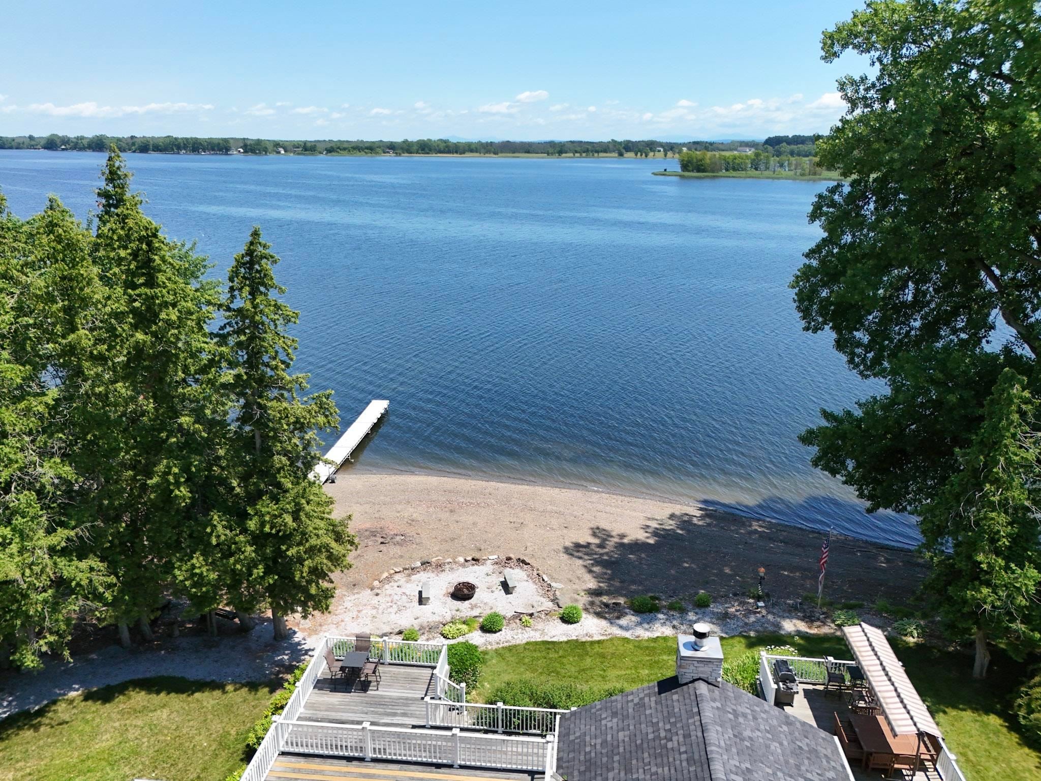 Alburgh, Vermont, 05440, United States, 5 Bedrooms Bedrooms, ,1 BathroomBathrooms,Residential,For Sale,1885348