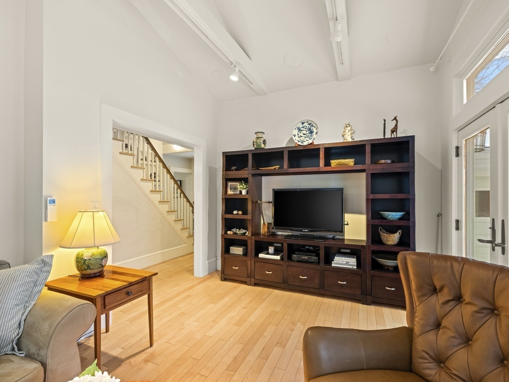 Concord, Massachusetts, 01742, United States, 2 Bedrooms Bedrooms, ,2 BathroomsBathrooms,Residential,For Sale,2001837