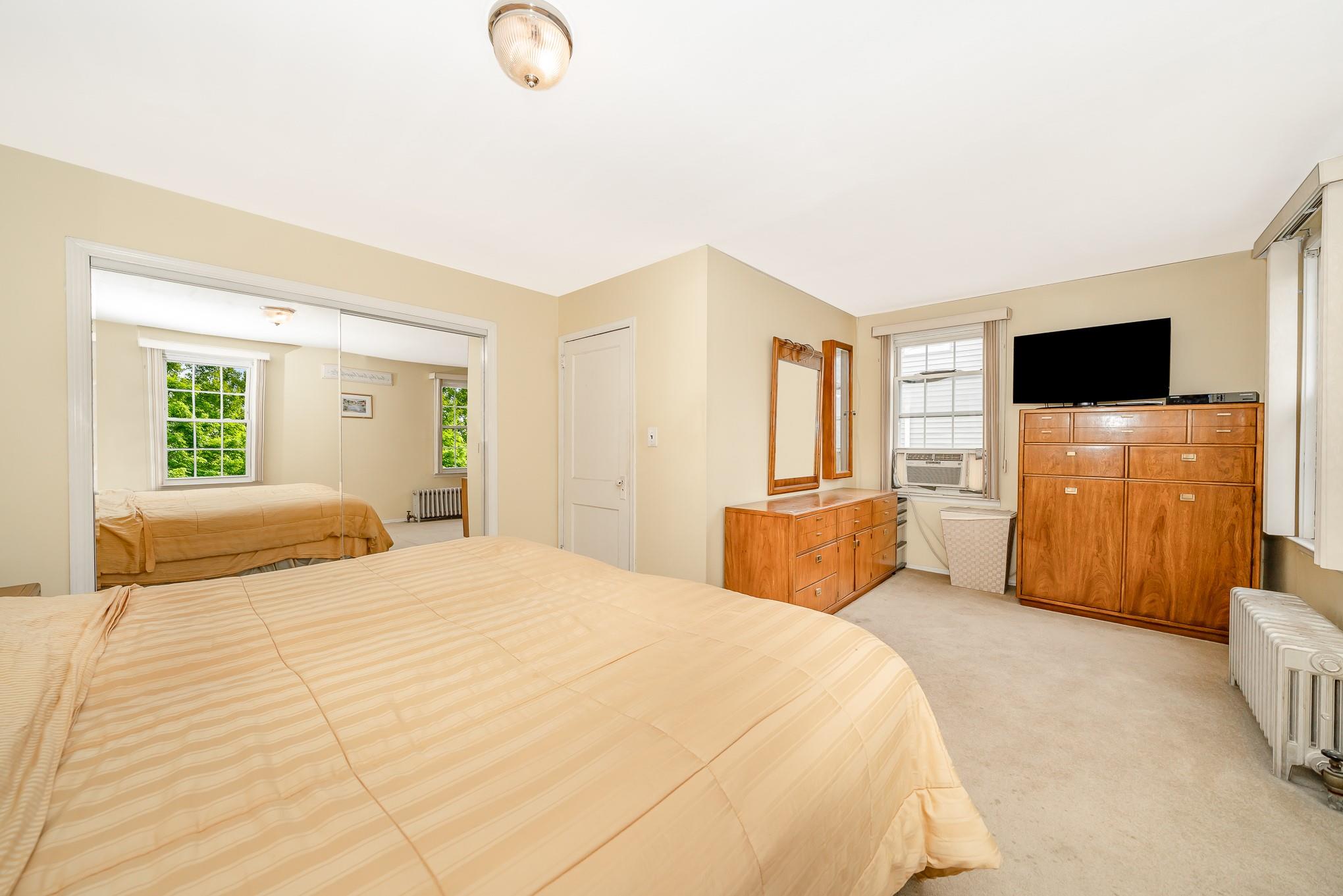 Williston Park, New York, 11596, United States, 3 Bedrooms Bedrooms, ,2 BathroomsBathrooms,Residential,For Sale,1928483