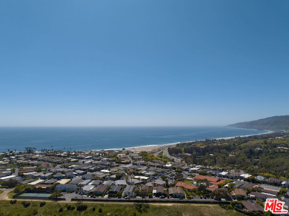 Malibu, California, 90265, United States, 4 Bedrooms Bedrooms, ,3 BathroomsBathrooms,Residential,For Sale,1907056