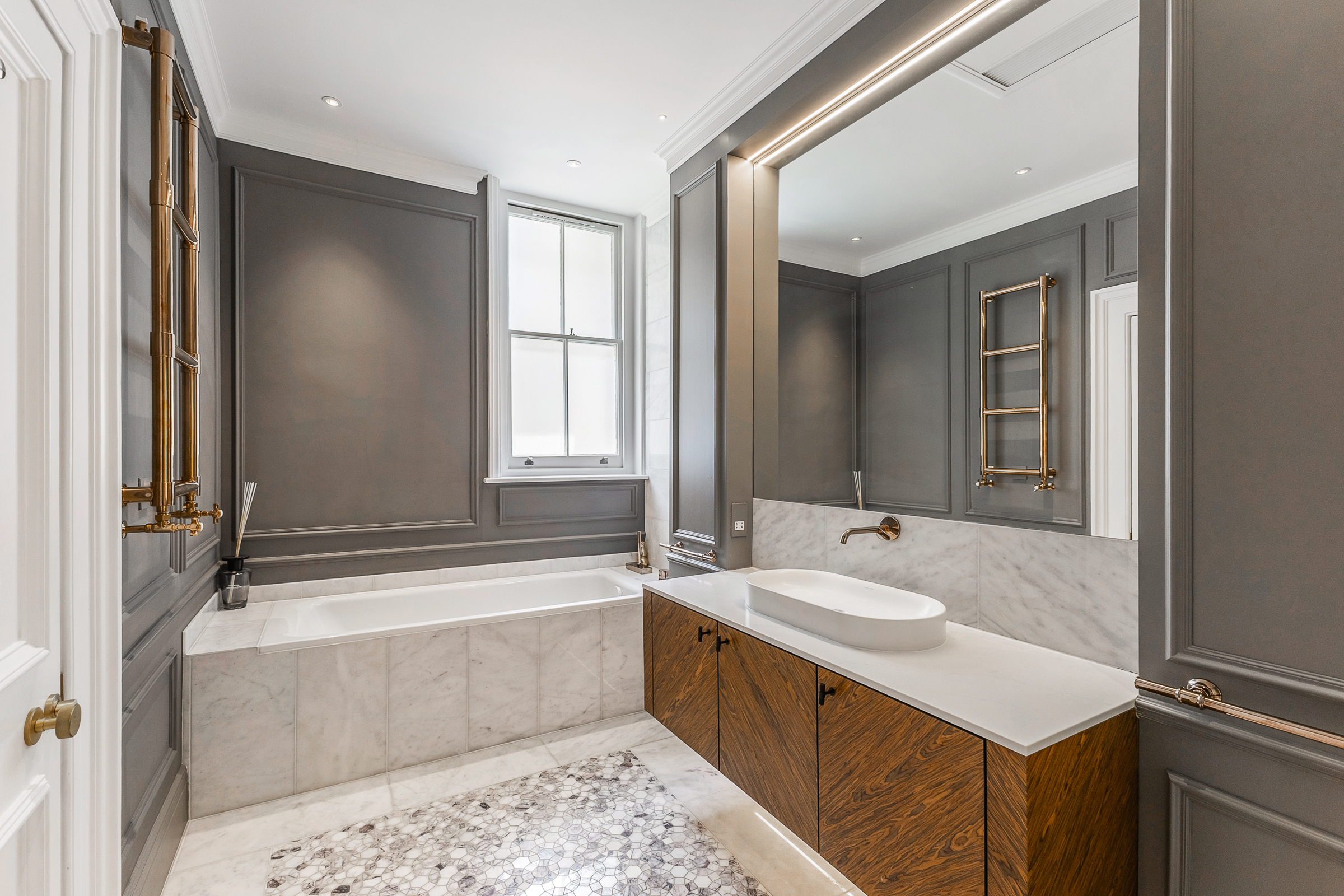  Grand Proportions on in Queen