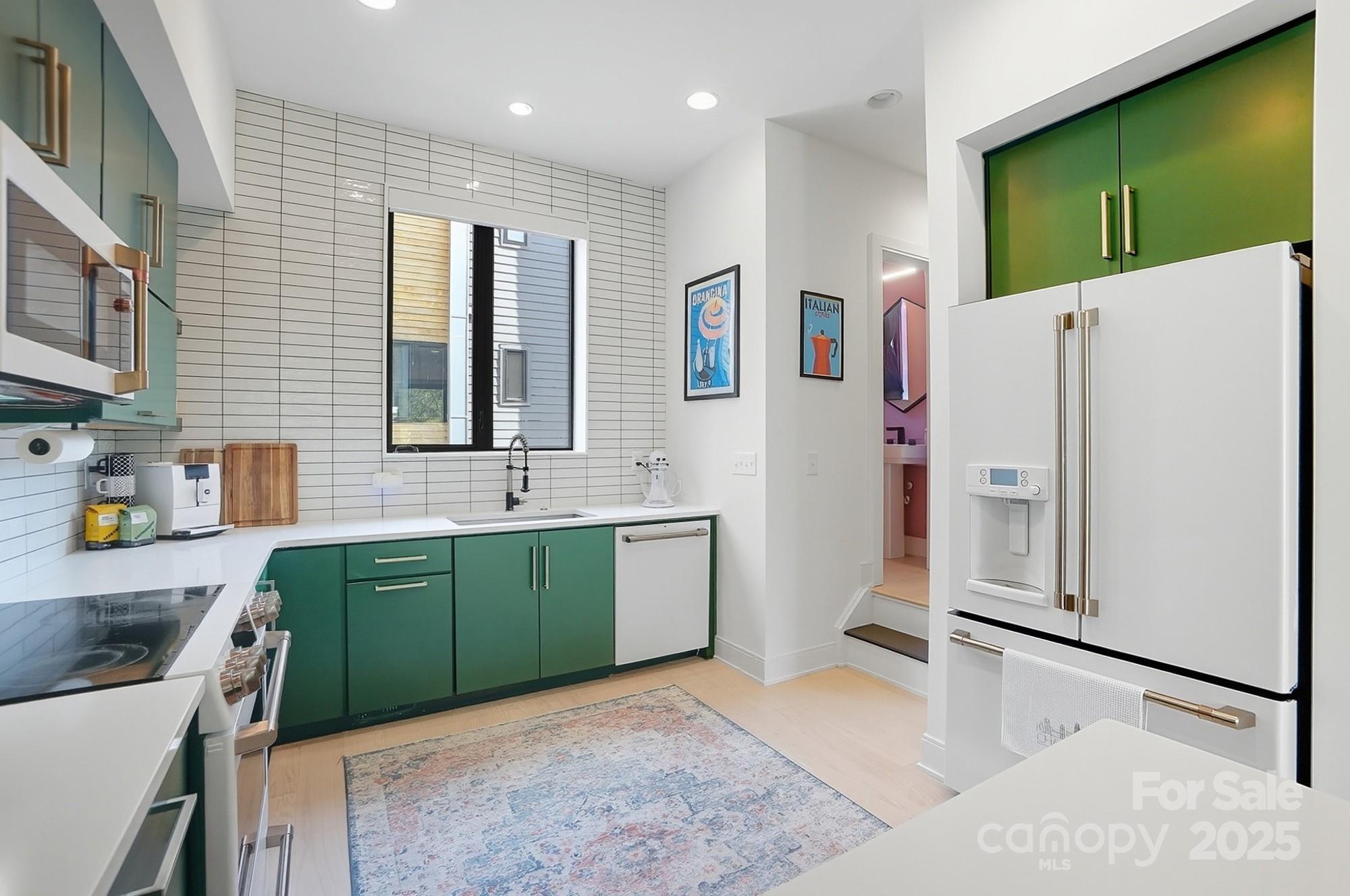 Charlotte, North Carolina, 28205, United States, 2 Bedrooms Bedrooms, ,3 BathroomsBathrooms,Residential,For Sale,1956240