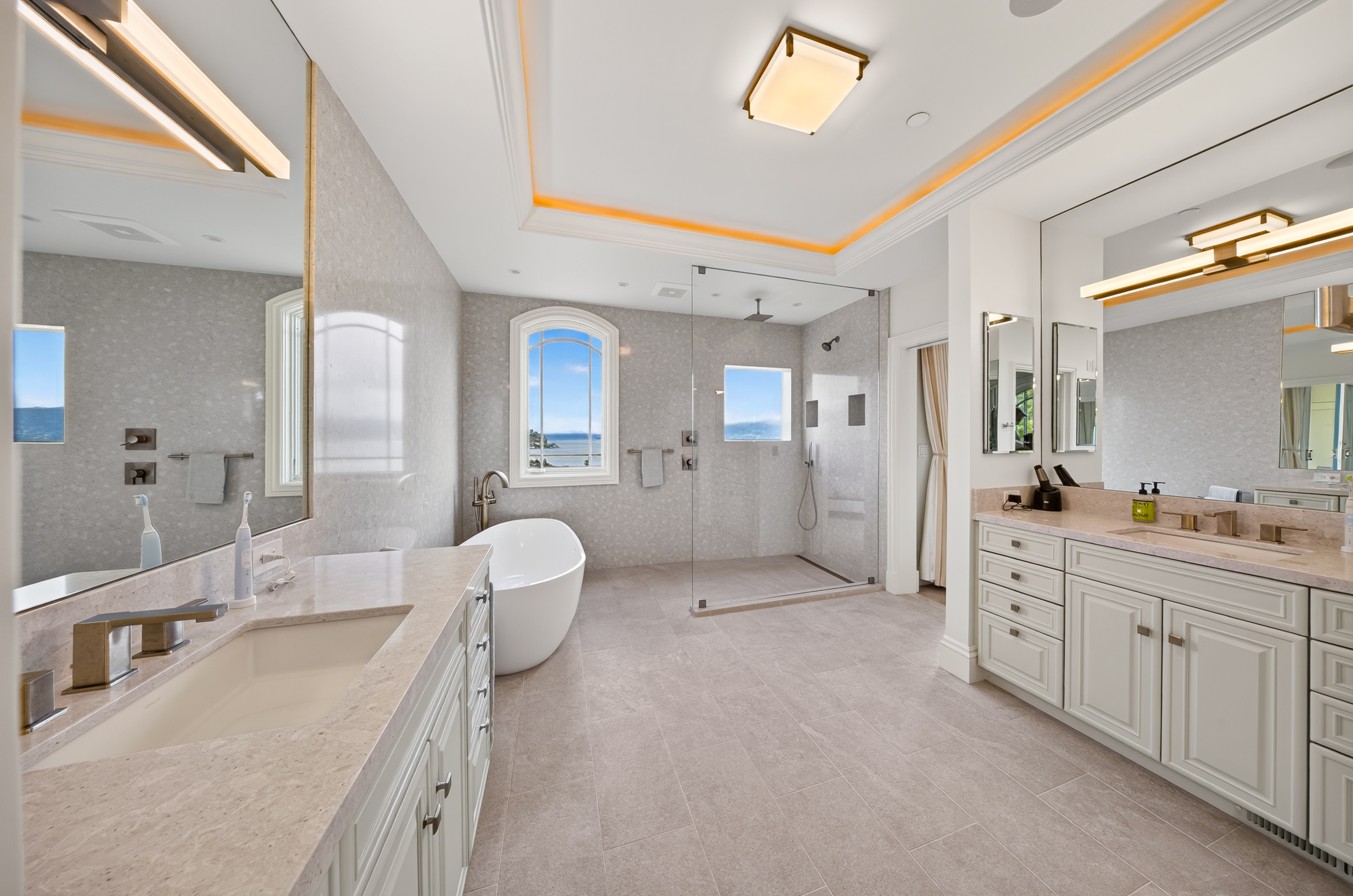  Luxury Living Overlooking the Bay - 物件實景