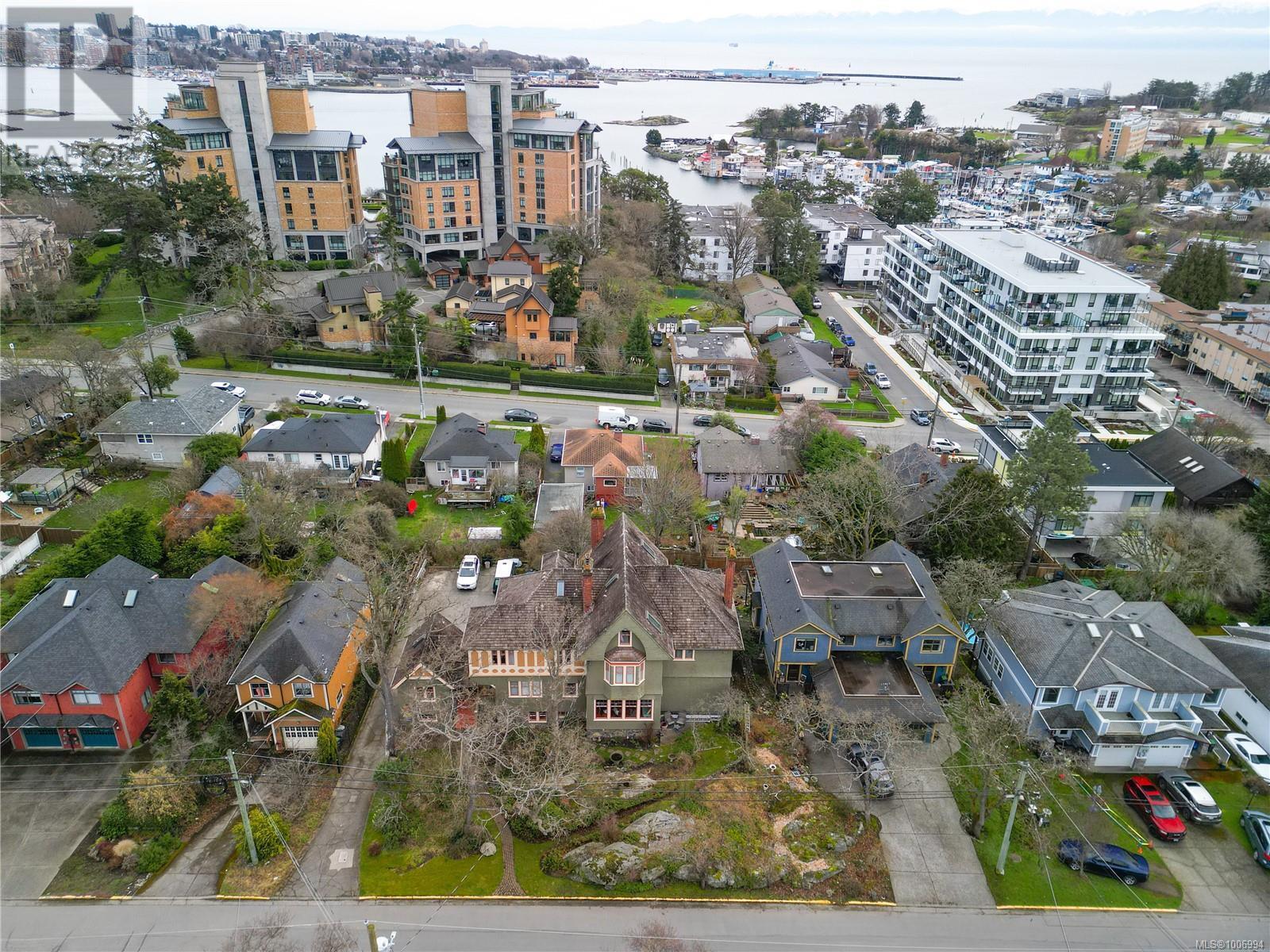 ESQUIMALT, British Columbia, V9A 5A9, CA, 2 Bedrooms Bedrooms, ,1 BathroomBathrooms,Residential,For Sale,1948185