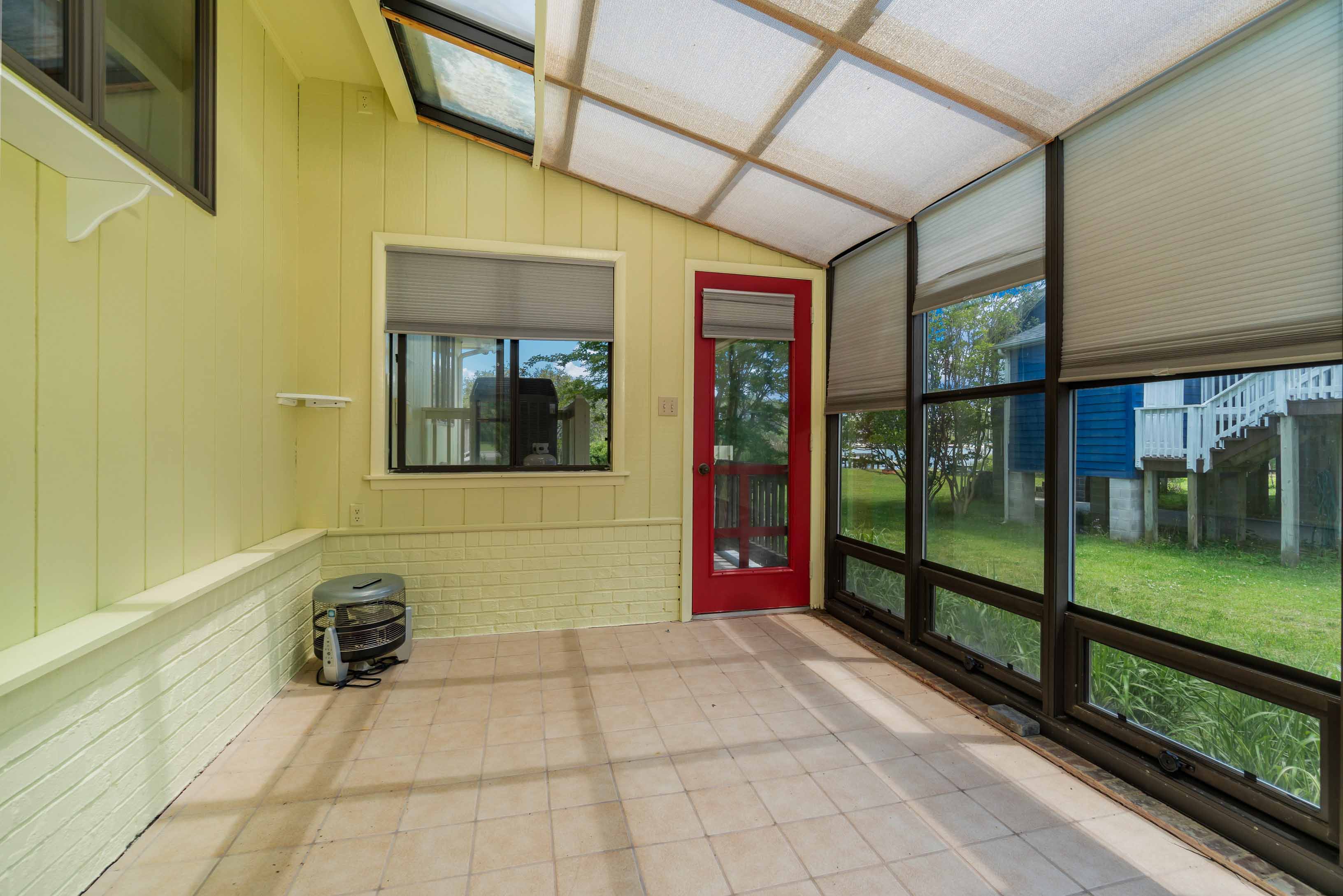 Oriental, North Carolina, 28571, United States, 2 Bedrooms Bedrooms, ,3 BathroomsBathrooms,Residential,For Sale,1943543