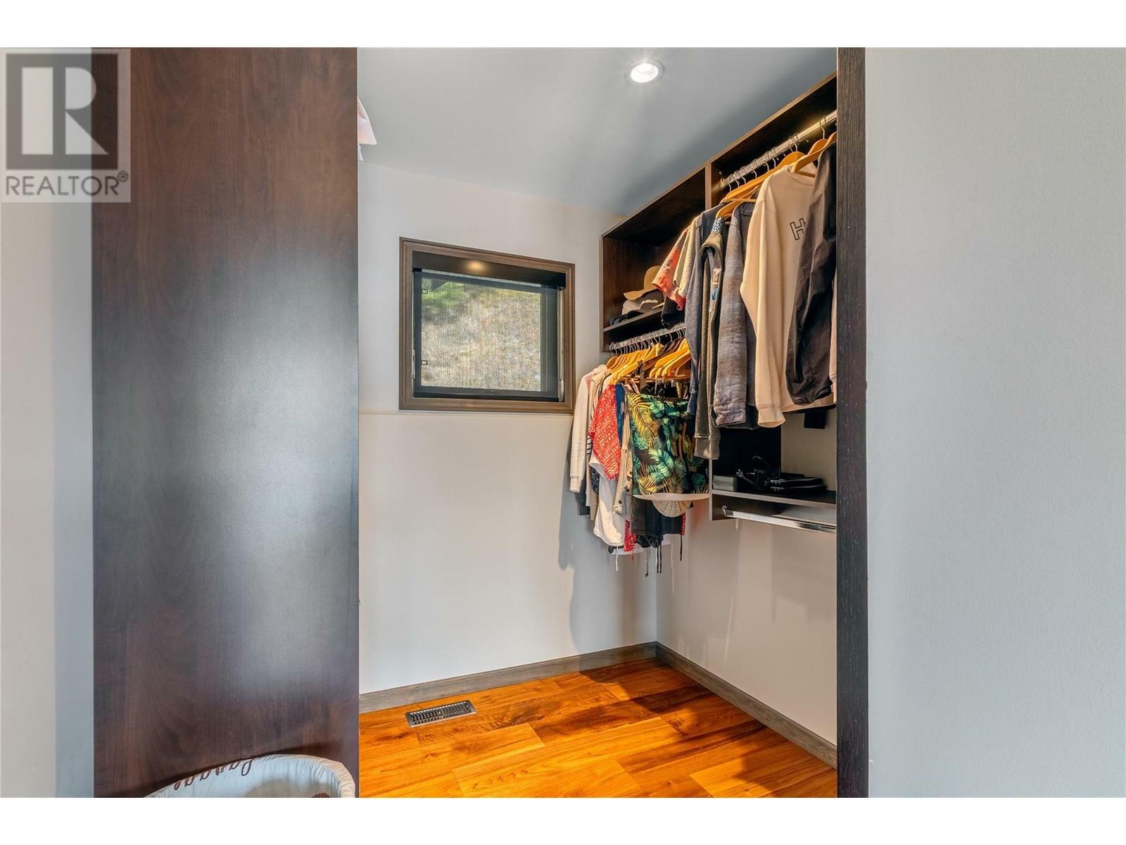 ANGLEMONT, British Columbia, V0E 1M8, CA, 5 Bedrooms Bedrooms, ,4 BathroomsBathrooms,Residential,For Sale,1838745