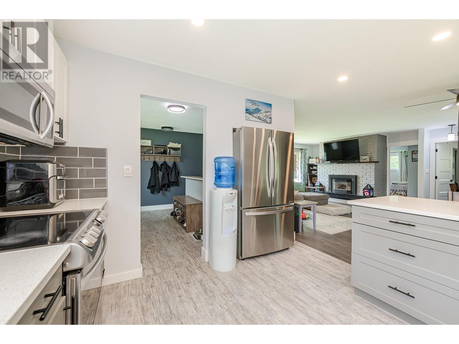 SICAMOUS, British Columbia, V0E 2V4, CA, 3 Bedrooms Bedrooms, ,2 BathroomsBathrooms,Residential,For Sale,1903862