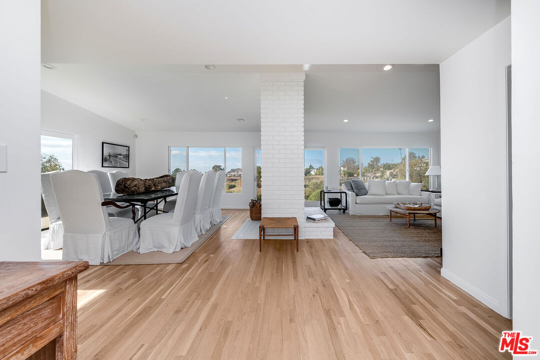 Malibu, California, 90265, United States, 3 Bedrooms Bedrooms, ,2 BathroomsBathrooms,Residential,For Sale,1868514