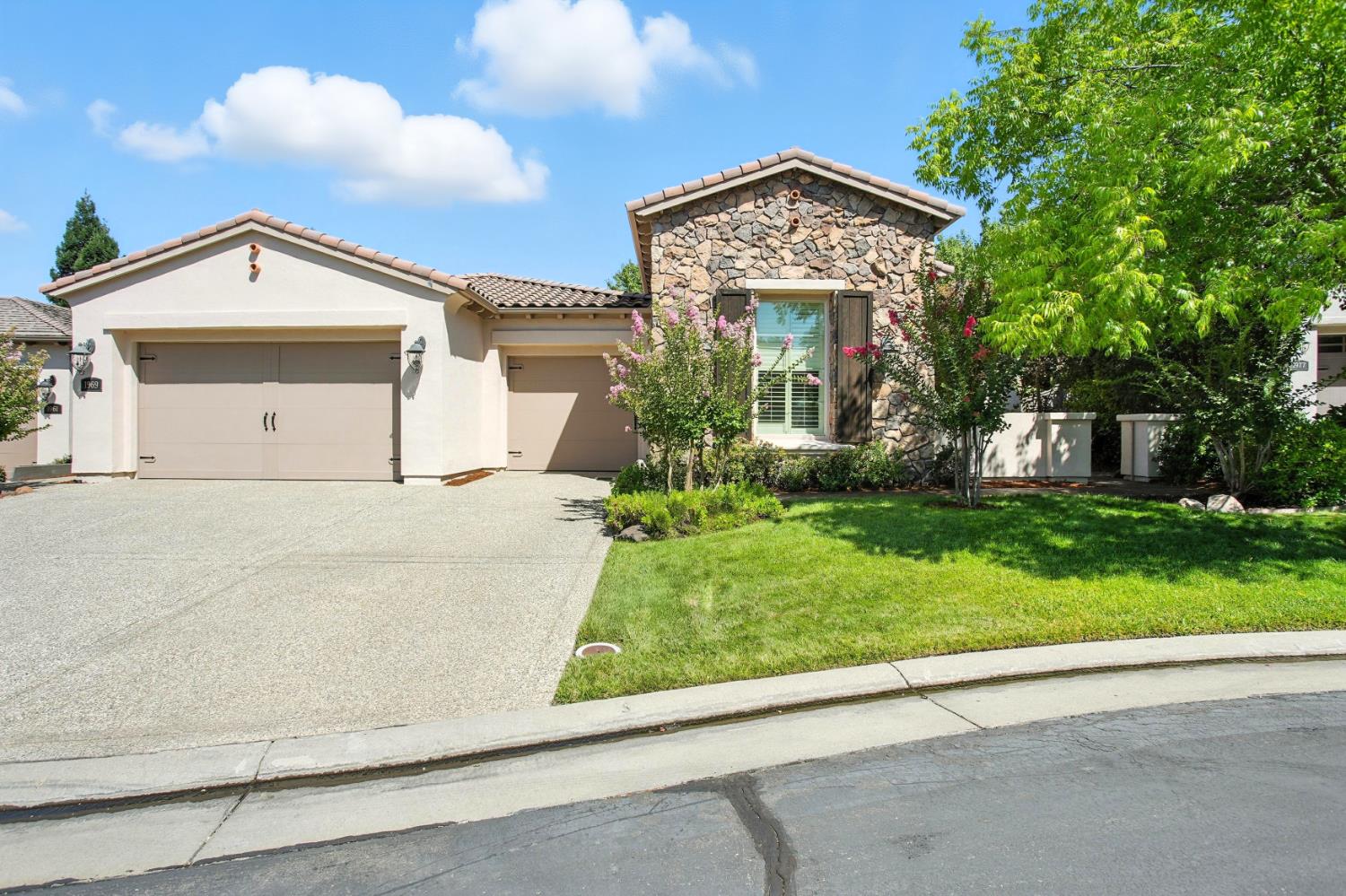 Roseville, California, 95661, United States, 4 Bedrooms Bedrooms, ,3 BathroomsBathrooms,Residential,For Sale,1934690