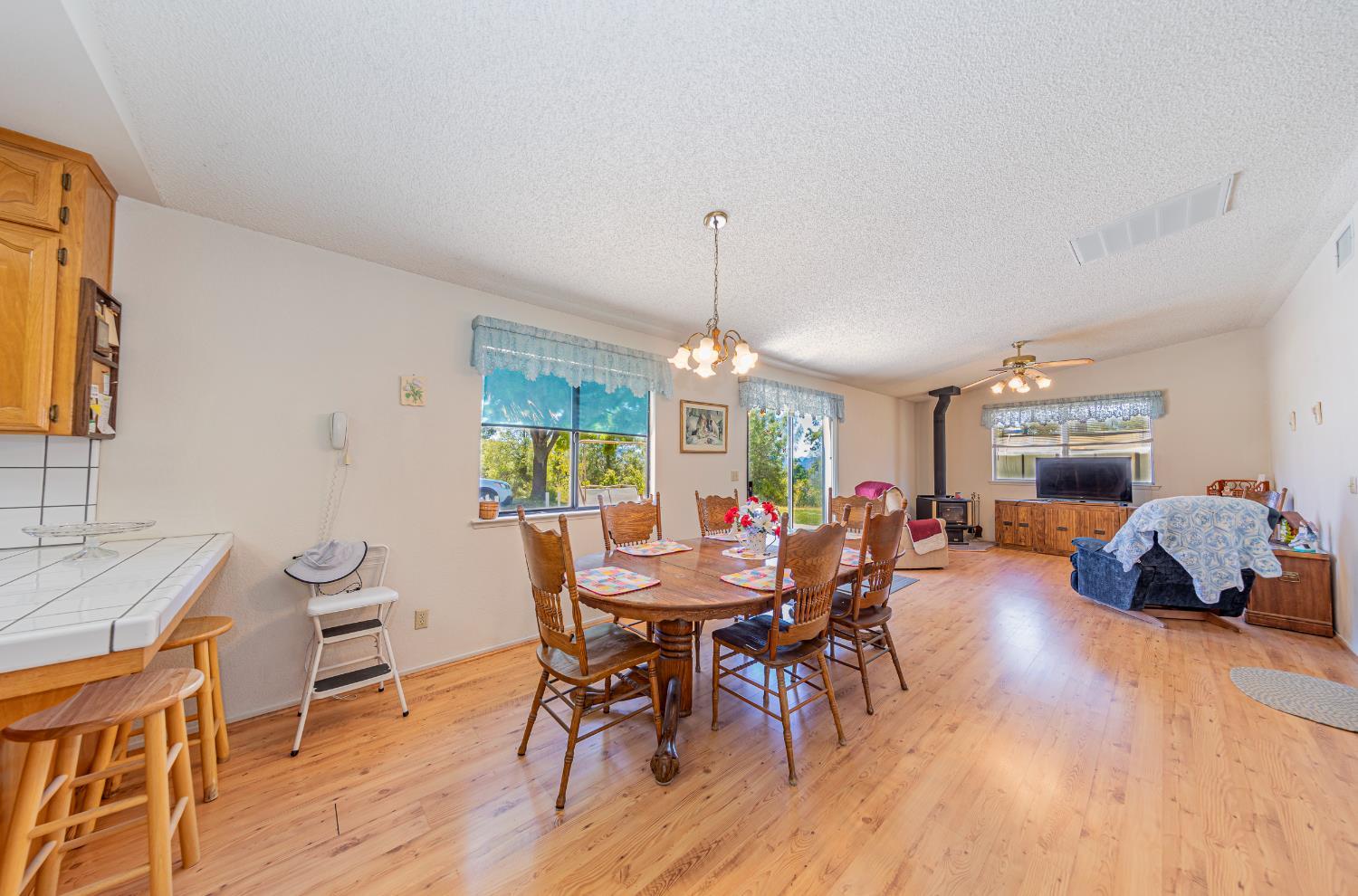 Oakhurst, California, 93644, United States, 4 Bedrooms Bedrooms, ,3 BathroomsBathrooms,Residential,For Sale,1974250