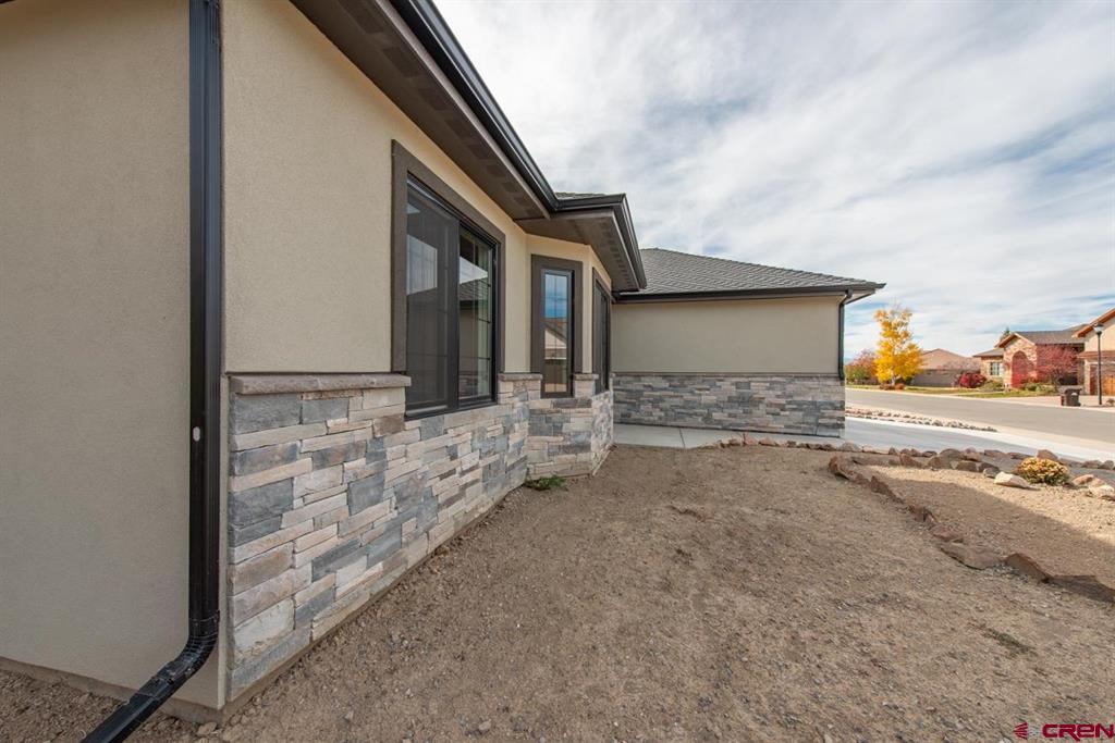 Montrose, Colorado, 81401, United States, 3 Bedrooms Bedrooms, ,2 BathroomsBathrooms,Residential,For Sale,1994283