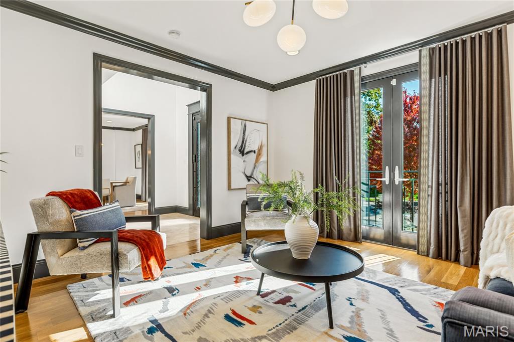 University City, Missouri, 63105, United States, 4 Bedrooms Bedrooms, ,5 BathroomsBathrooms,Residential,For Sale,1989585