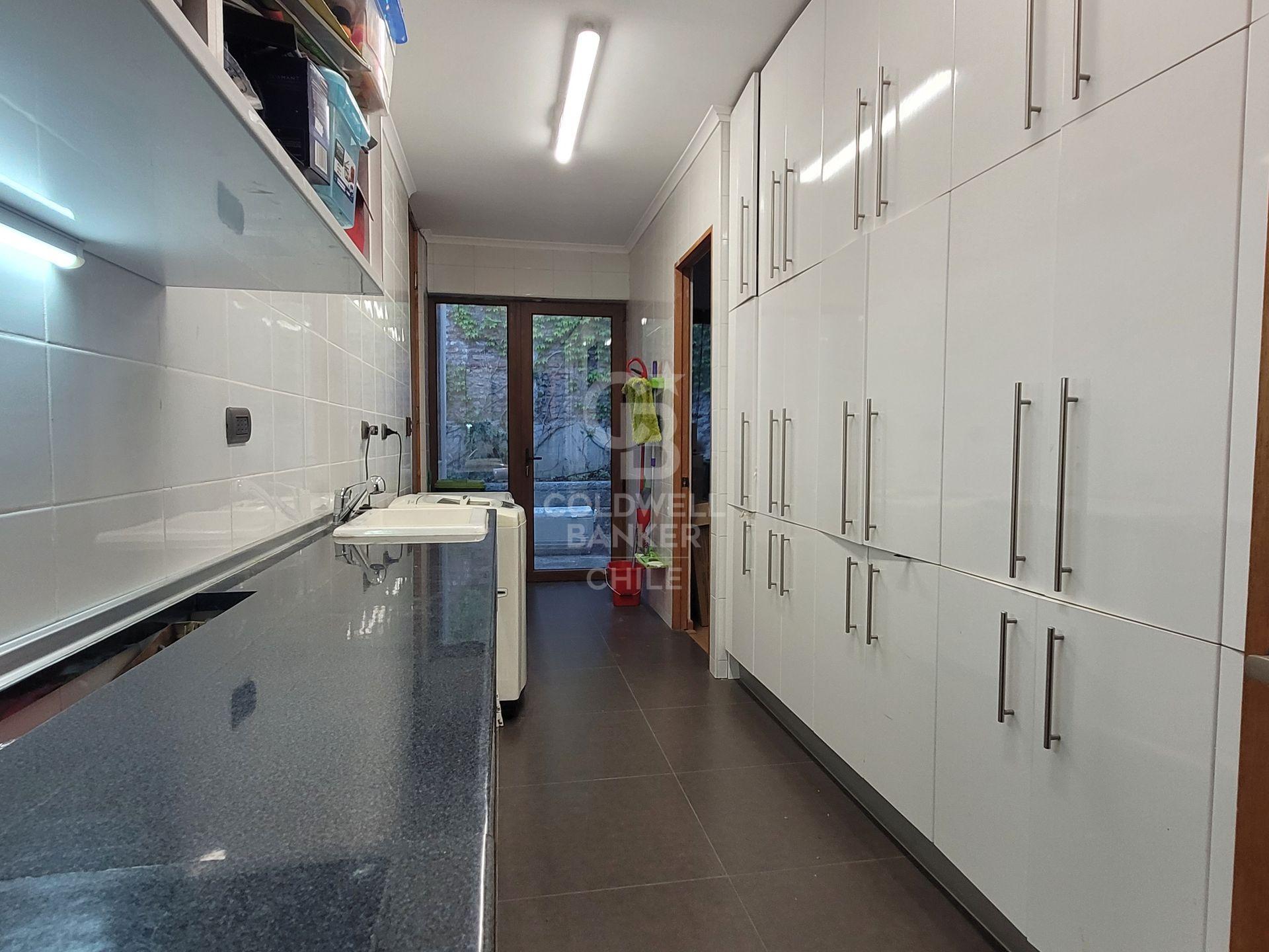 Las Condes, Chile, 5 Bedrooms Bedrooms, ,5 BathroomsBathrooms,Residential,For Sale,1744666