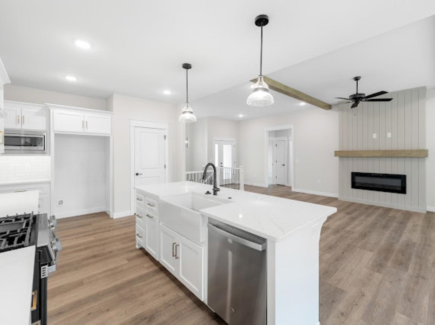 Salina, Kansas, 67401, United States, 5 Bedrooms Bedrooms, ,3 BathroomsBathrooms,Residential,For Sale,1737459