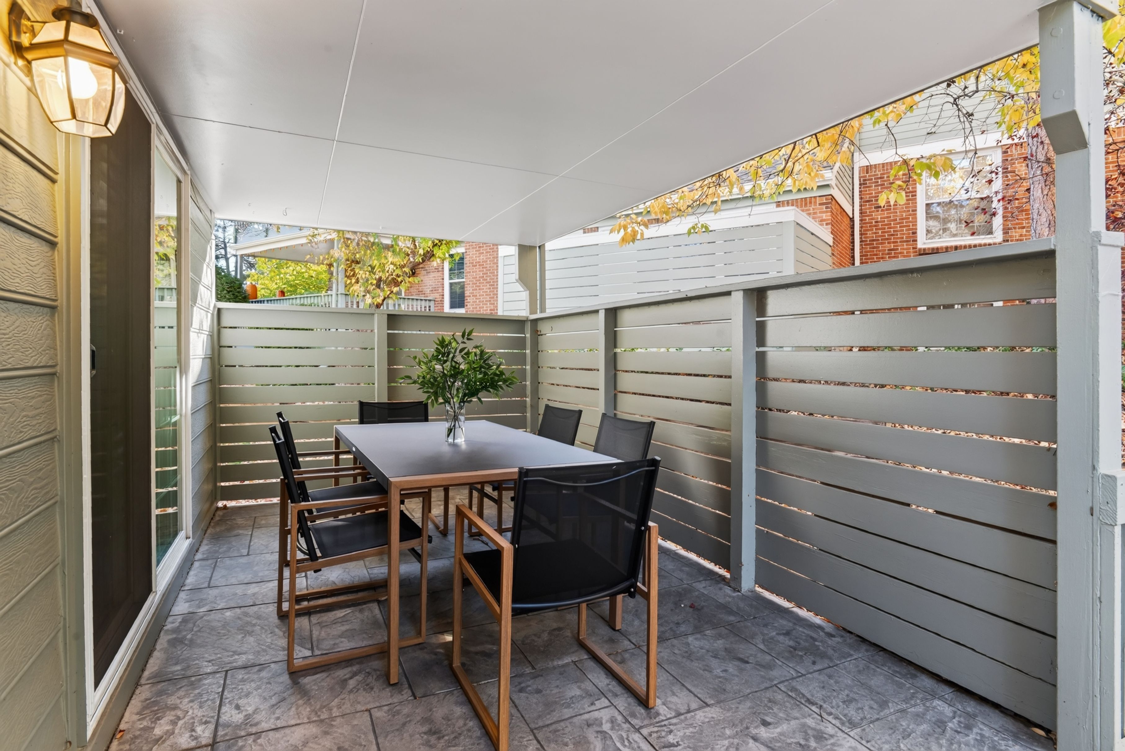  Welcome to this Beautifully Appointed Patio Home - 物件實景