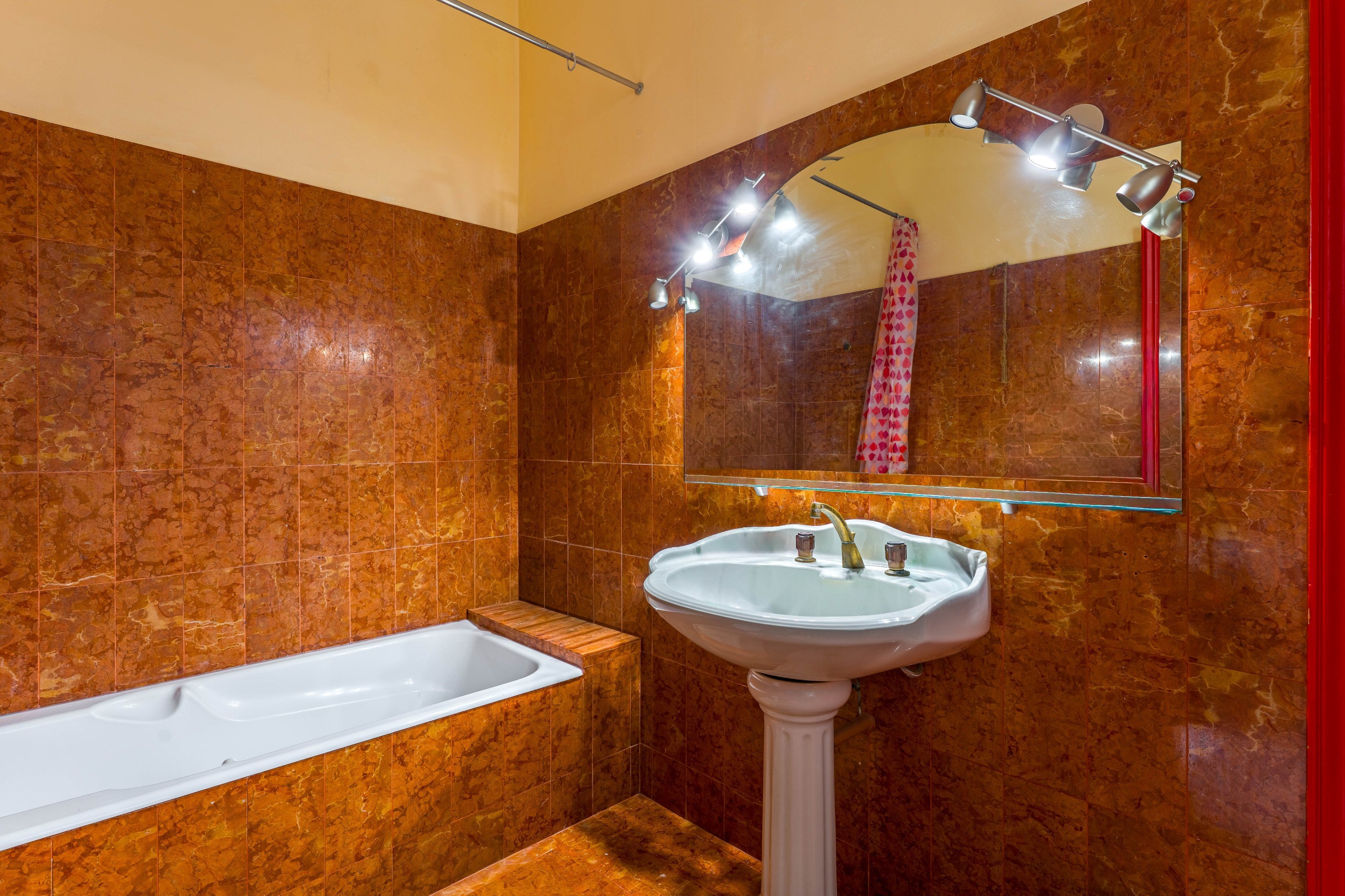  200 sqm family home with garden, just a 5-minute walk from the city centre. - 物件實景