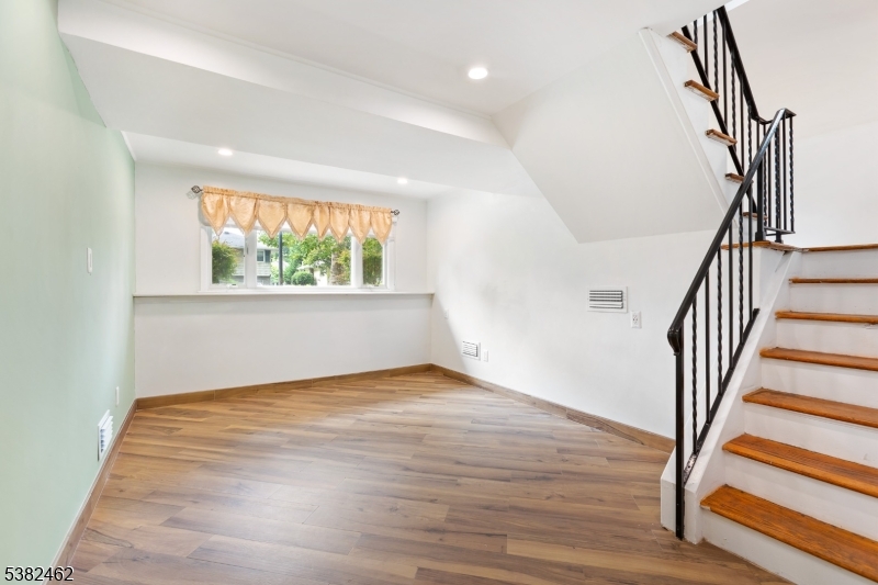 Rahway City, New Jersey, 07065, United States, 3 Bedrooms Bedrooms, ,3 BathroomsBathrooms,Residential,For Sale,1996239