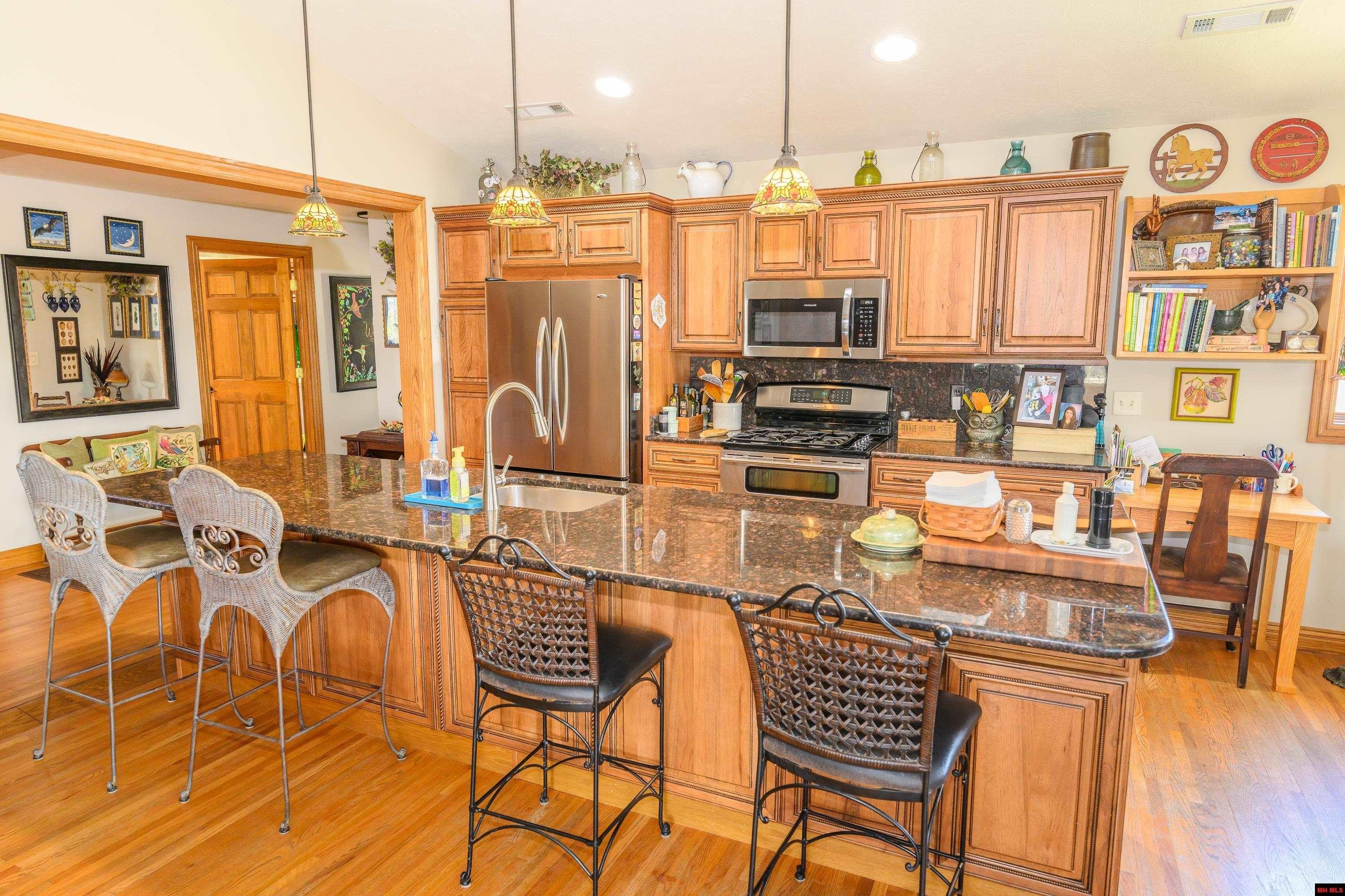 Mountain Home, Arkansas, 72653, United States, 5 Bedrooms Bedrooms, ,4 BathroomsBathrooms,Residential,For Sale,2031508