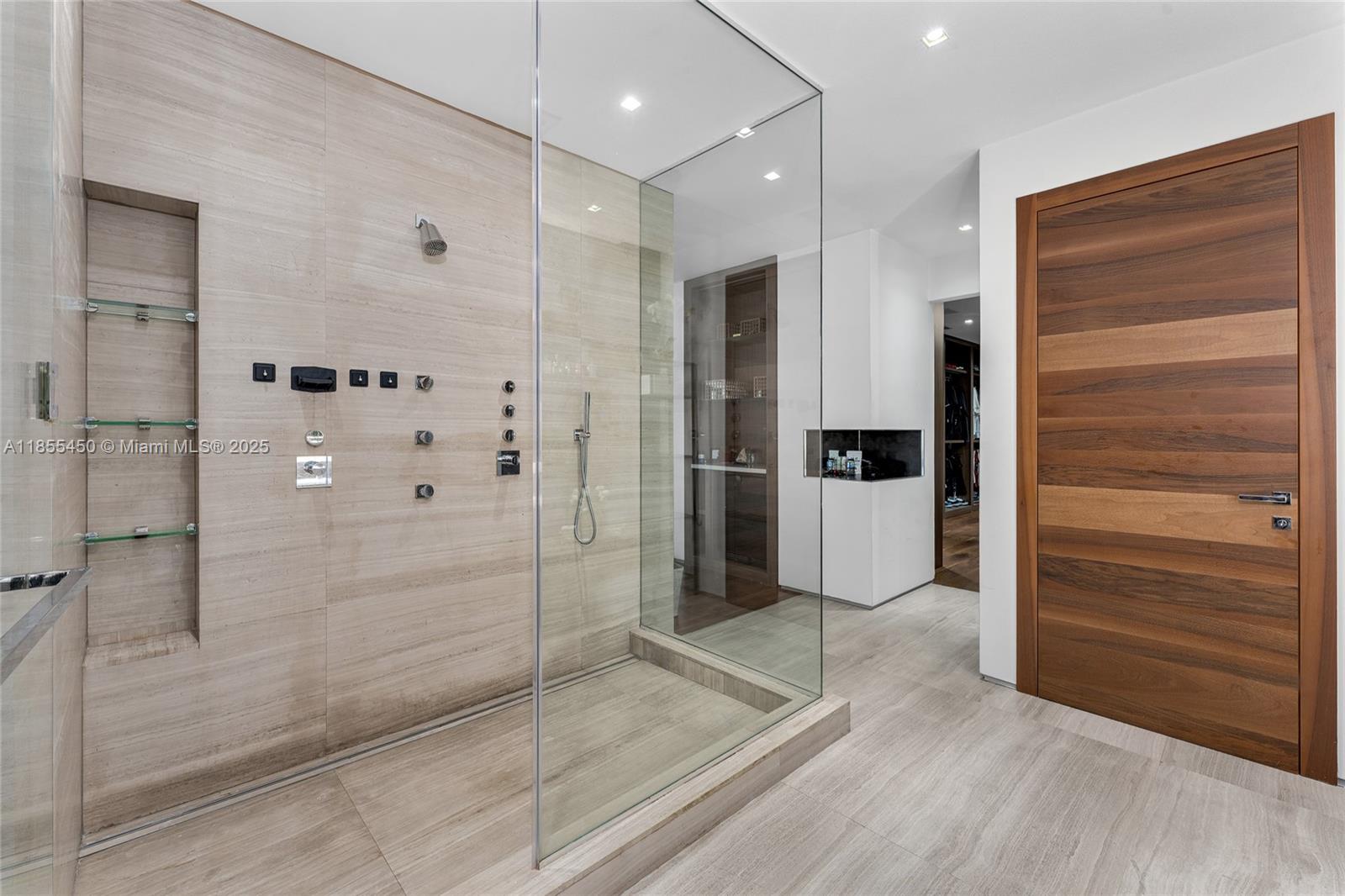 Miami Beach, Florida, 33140, United States, 5 Bedrooms Bedrooms, ,8 BathroomsBathrooms,Residential,For Sale,1918042