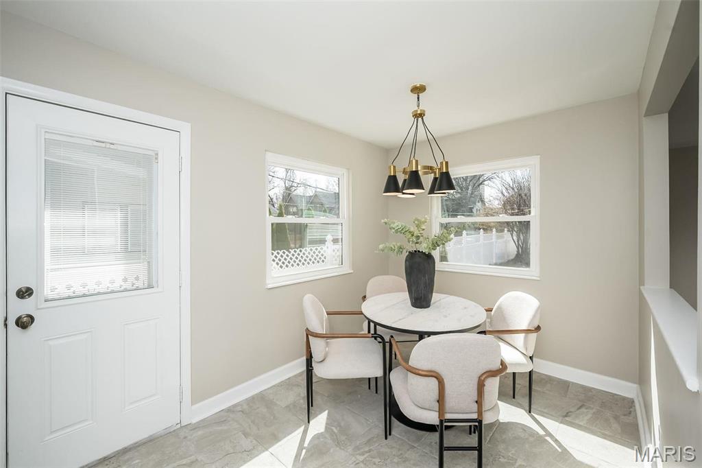 St Louis, Missouri, 63105, United States, 4 Bedrooms Bedrooms, ,4 BathroomsBathrooms,Residential,For Sale,1901233