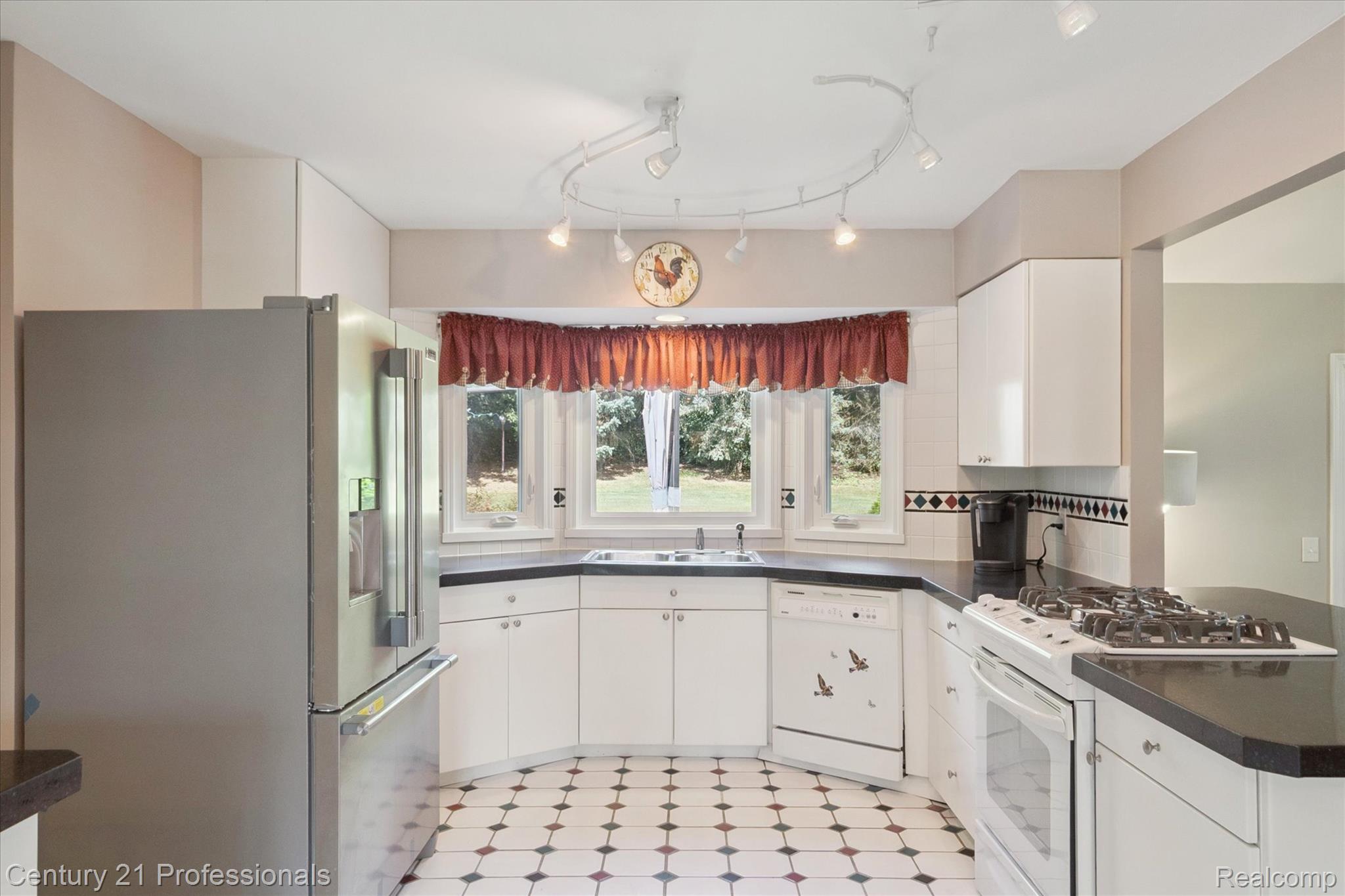 Northville, Michigan, 48167, United States, 4 Bedrooms Bedrooms, ,3 BathroomsBathrooms,Residential,For Sale,1980855