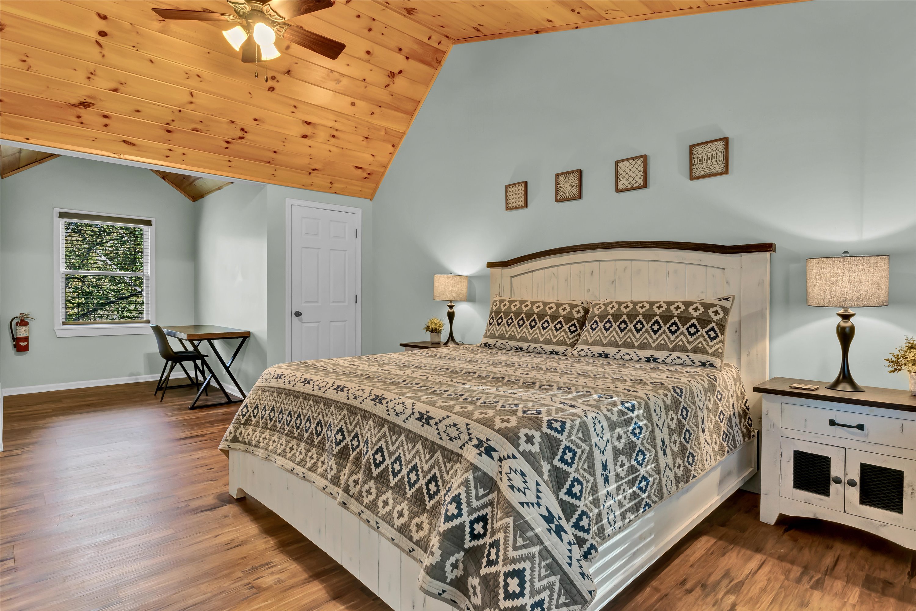 Sevierville, Tennessee, 37862, United States, 4 Bedrooms Bedrooms, ,5 BathroomsBathrooms,Residential,For Sale,1915370
