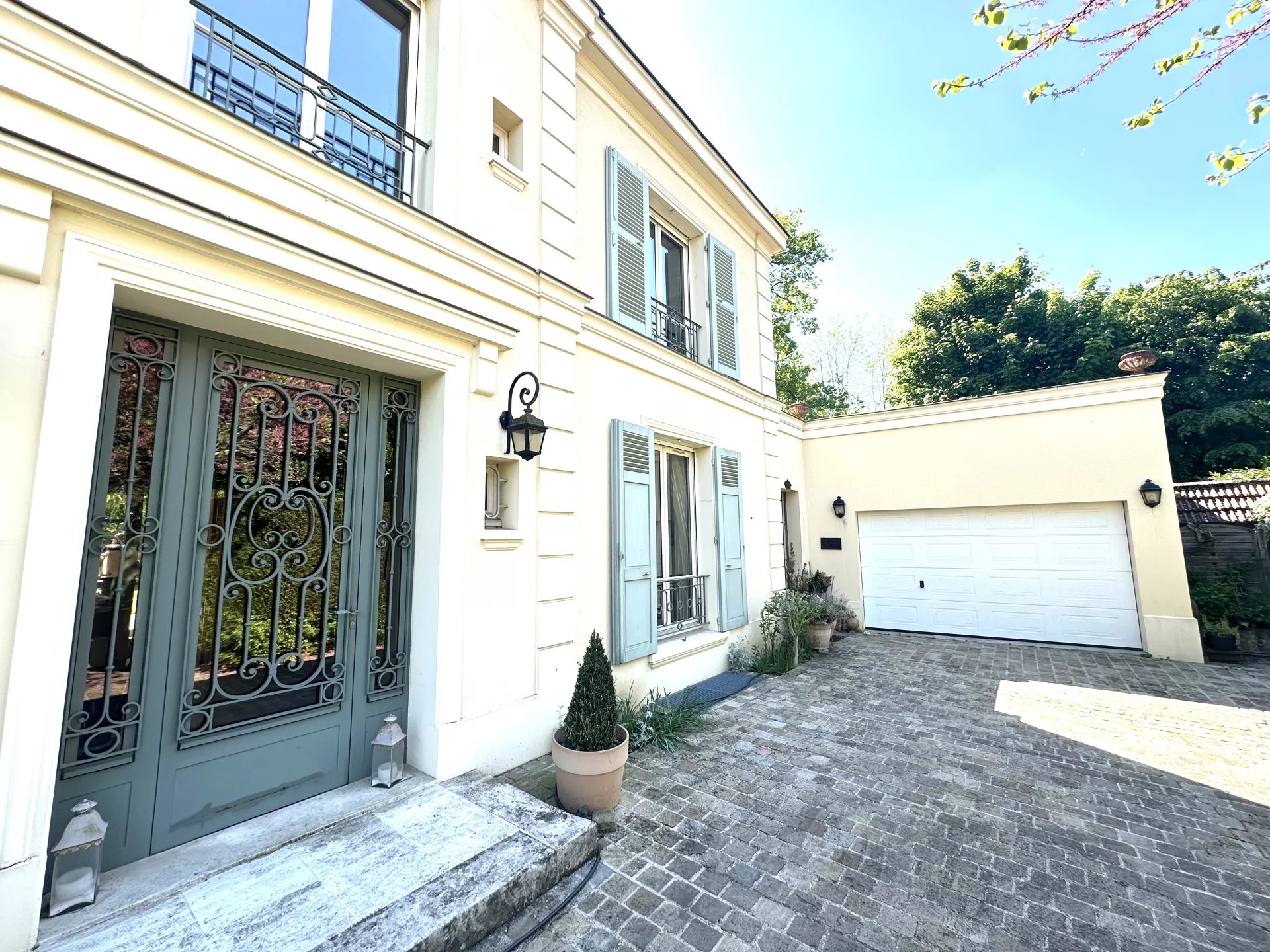 Le Vésinet, Île-de-France, 78110, FR, 5 Bedrooms Bedrooms, ,Residential,For Sale,1994336