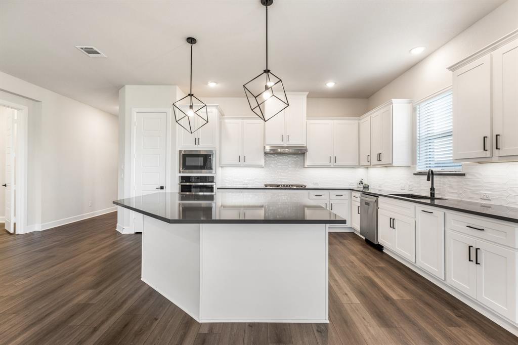 Mansfield, Texas, 76063, United States, 3 Bedrooms Bedrooms, ,2 BathroomsBathrooms,Residential,For Sale,1883184