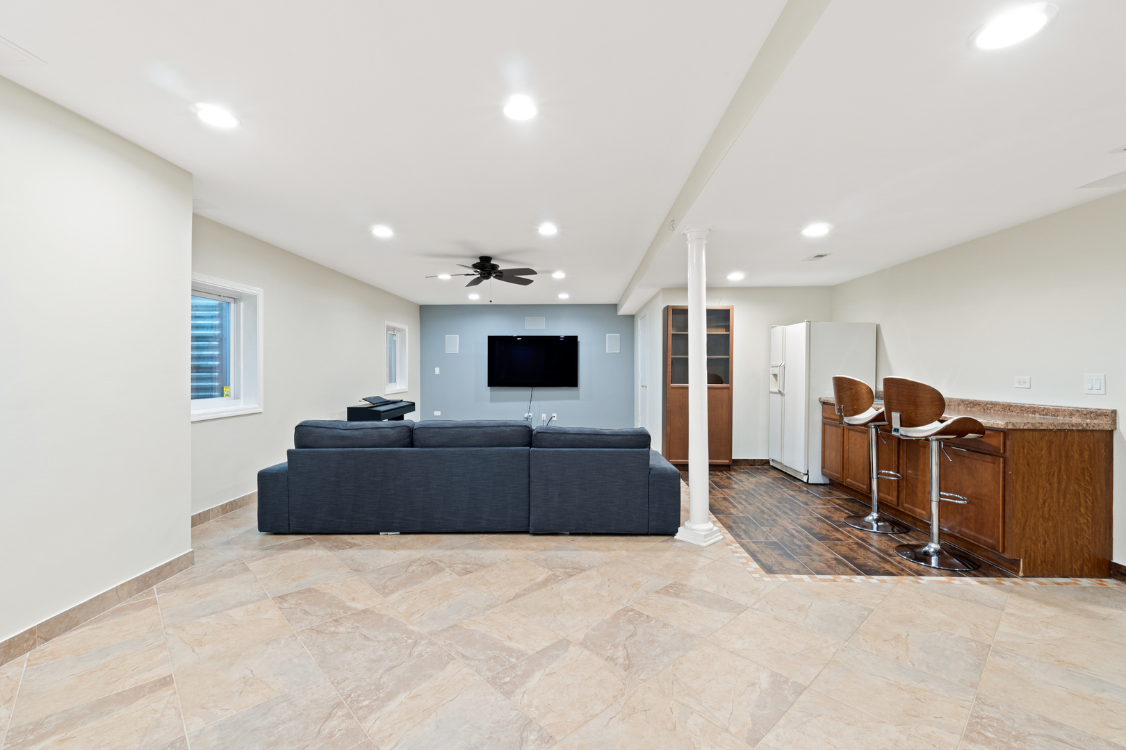 Glenview, Illinois, 60026, United States, 4 Bedrooms Bedrooms, ,4 BathroomsBathrooms,Residential,For Sale,1991544