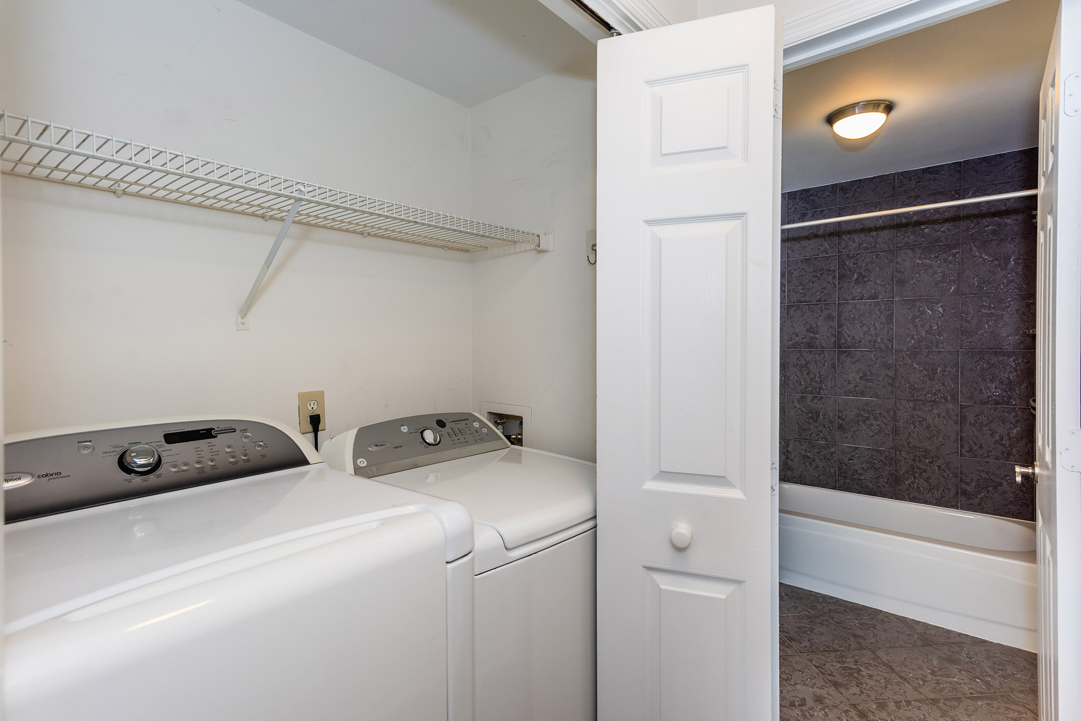  Spacious Corner Unit Condo in Resort-Style Community - 物件實景