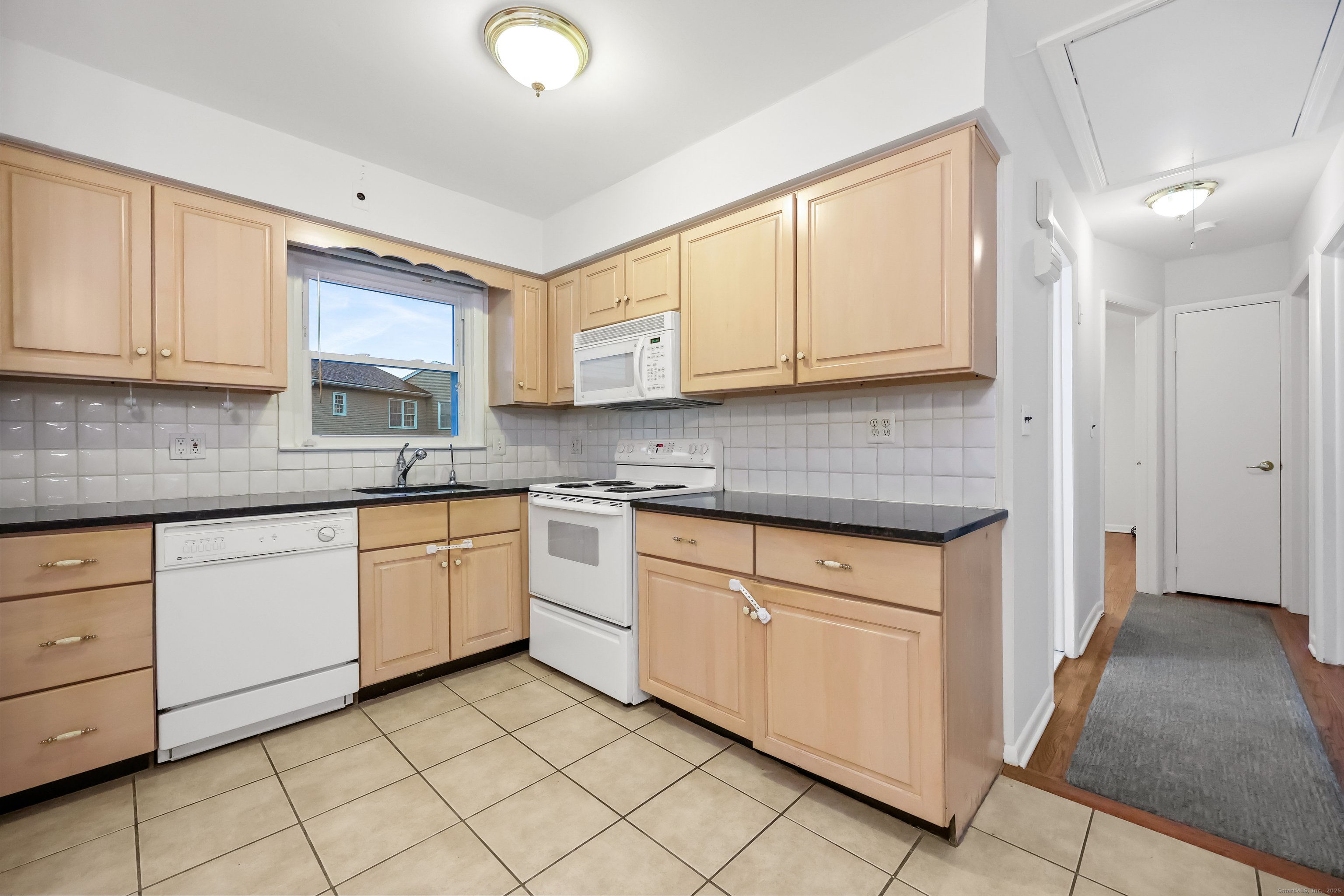 Stamford, Connecticut, 06902, United States, 6 Bedrooms Bedrooms, ,2 BathroomsBathrooms,Residential,For Sale,2003004