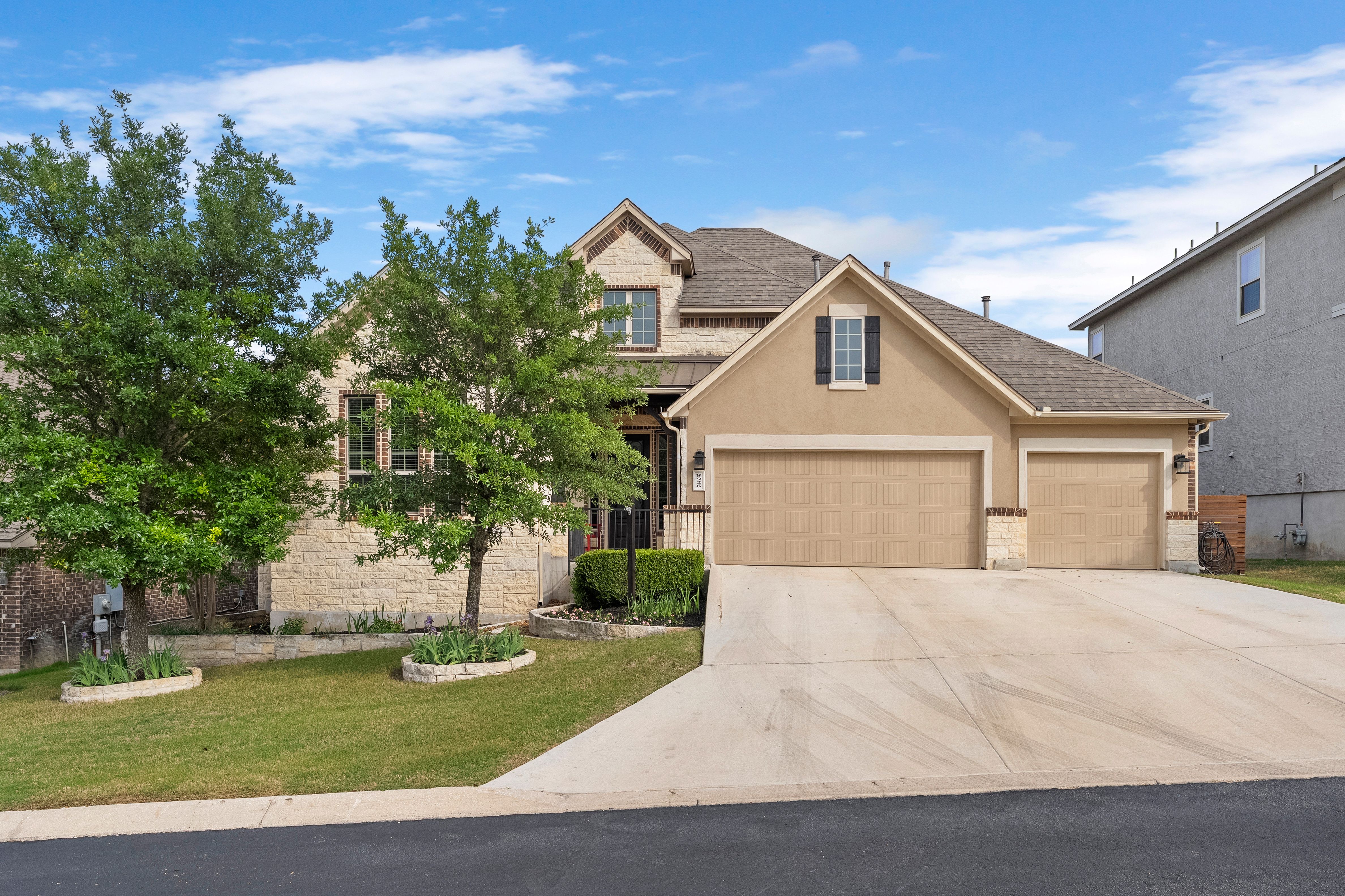  Thoughtfully Designed with Exceptional Floor Plan - 物件實景