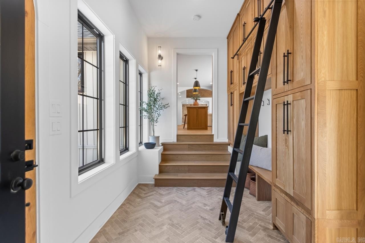 Alexander, Arkansas, 72002, United States, 6 Bedrooms Bedrooms, ,4 BathroomsBathrooms,Residential,For Sale,1986136