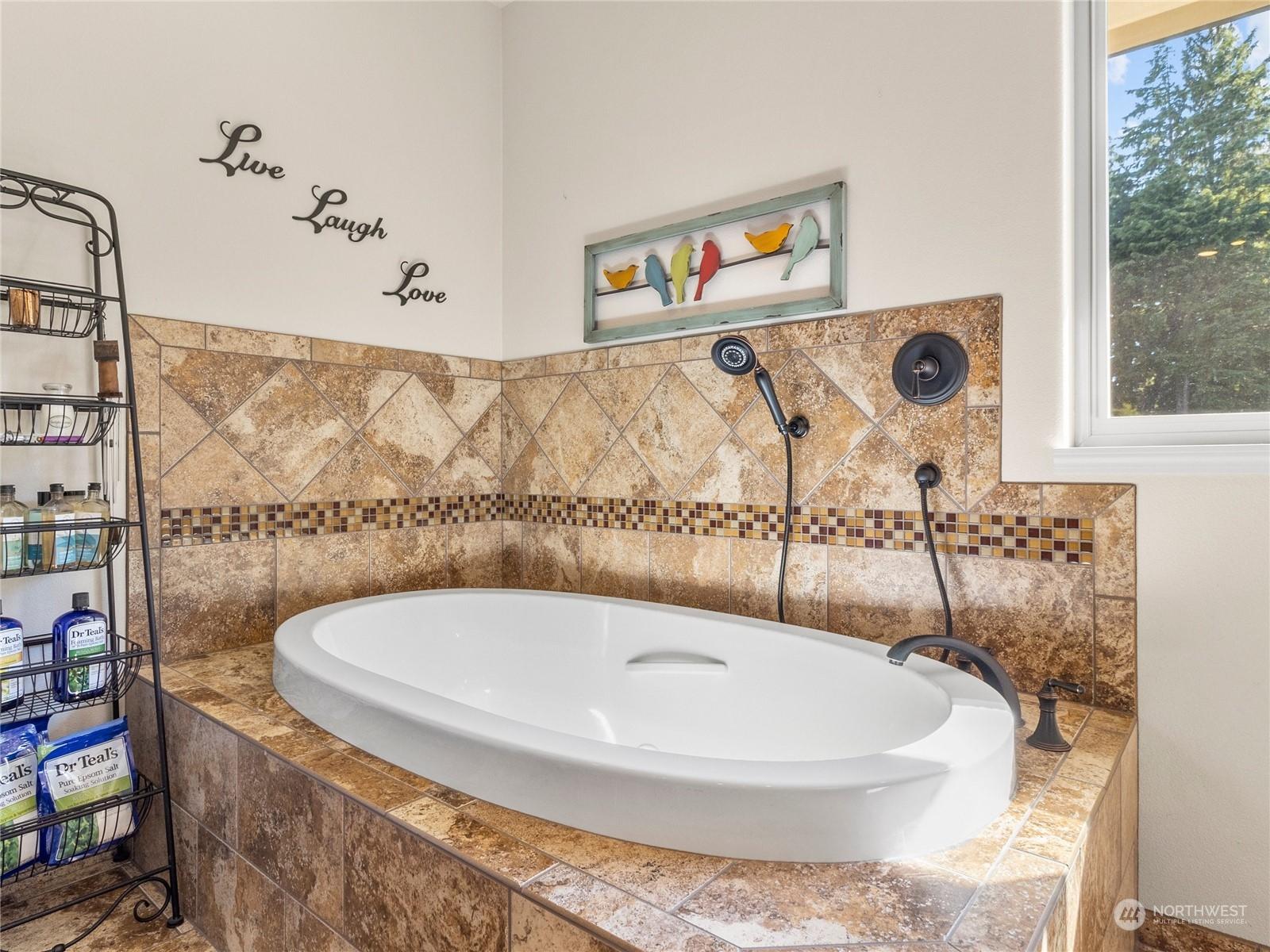LONG BEACH, Washington, 98624, United States, 3 Bedrooms Bedrooms, ,4 BathroomsBathrooms,Residential,For Sale,1827835