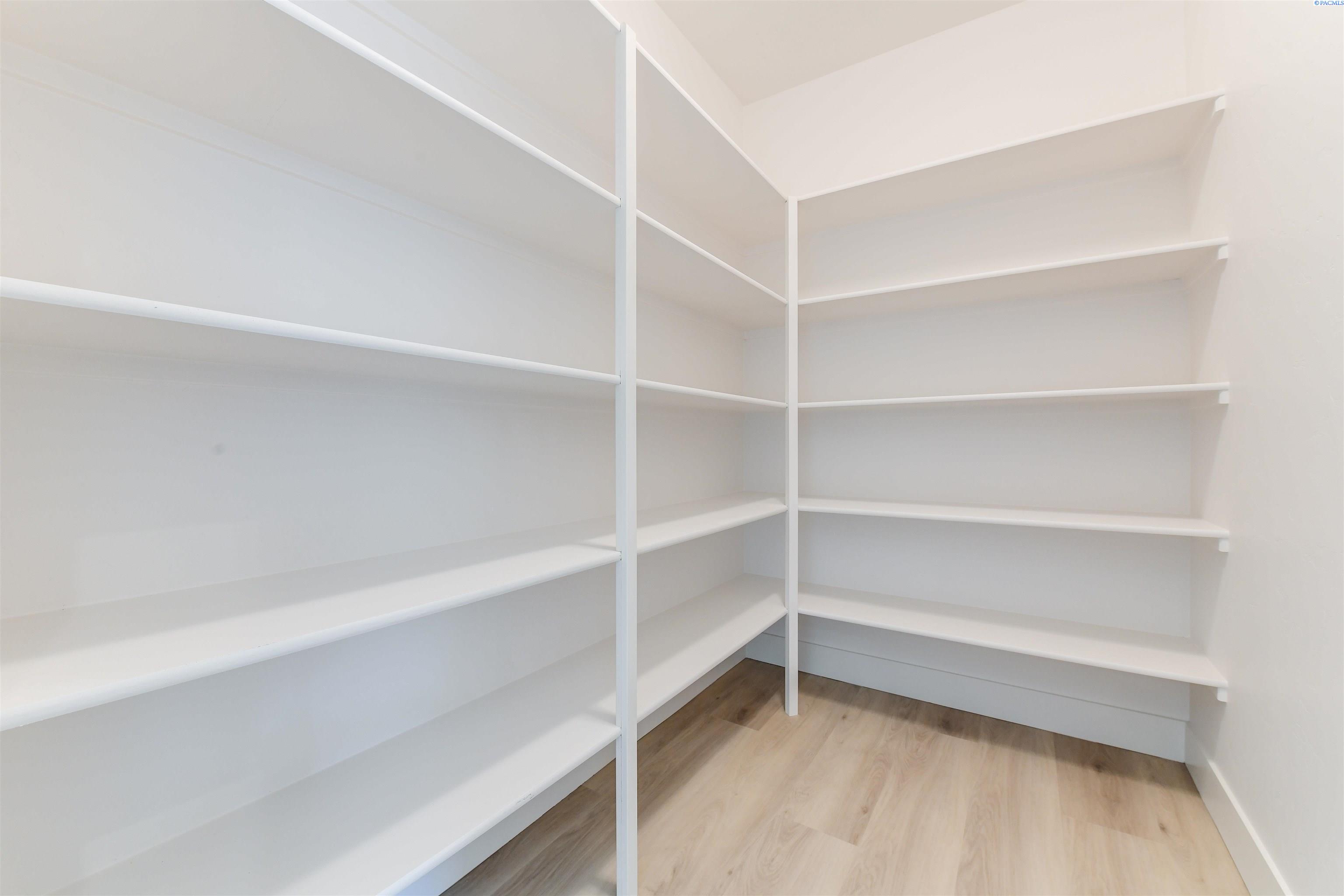 Richland, Washington, 99352, United States, 4 Bedrooms Bedrooms, ,1 BathroomBathrooms,Residential,For Sale,1992937