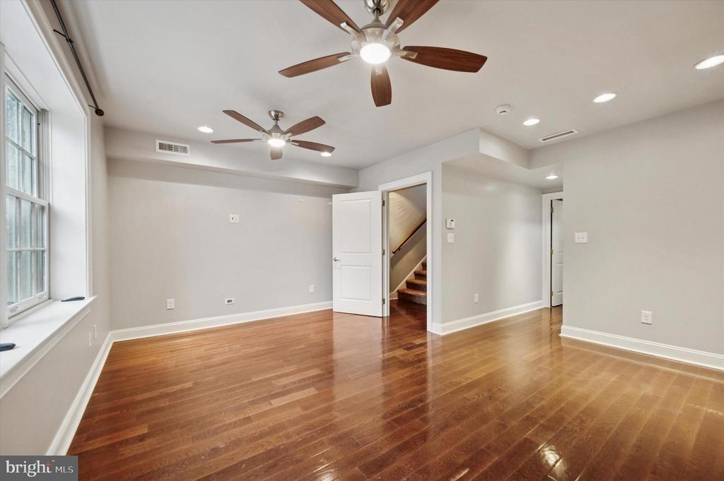 Philadelphia, Pennsylvania, 19125, United States, 4 Bedrooms Bedrooms, ,3 BathroomsBathrooms,Residential,For Sale,1836902