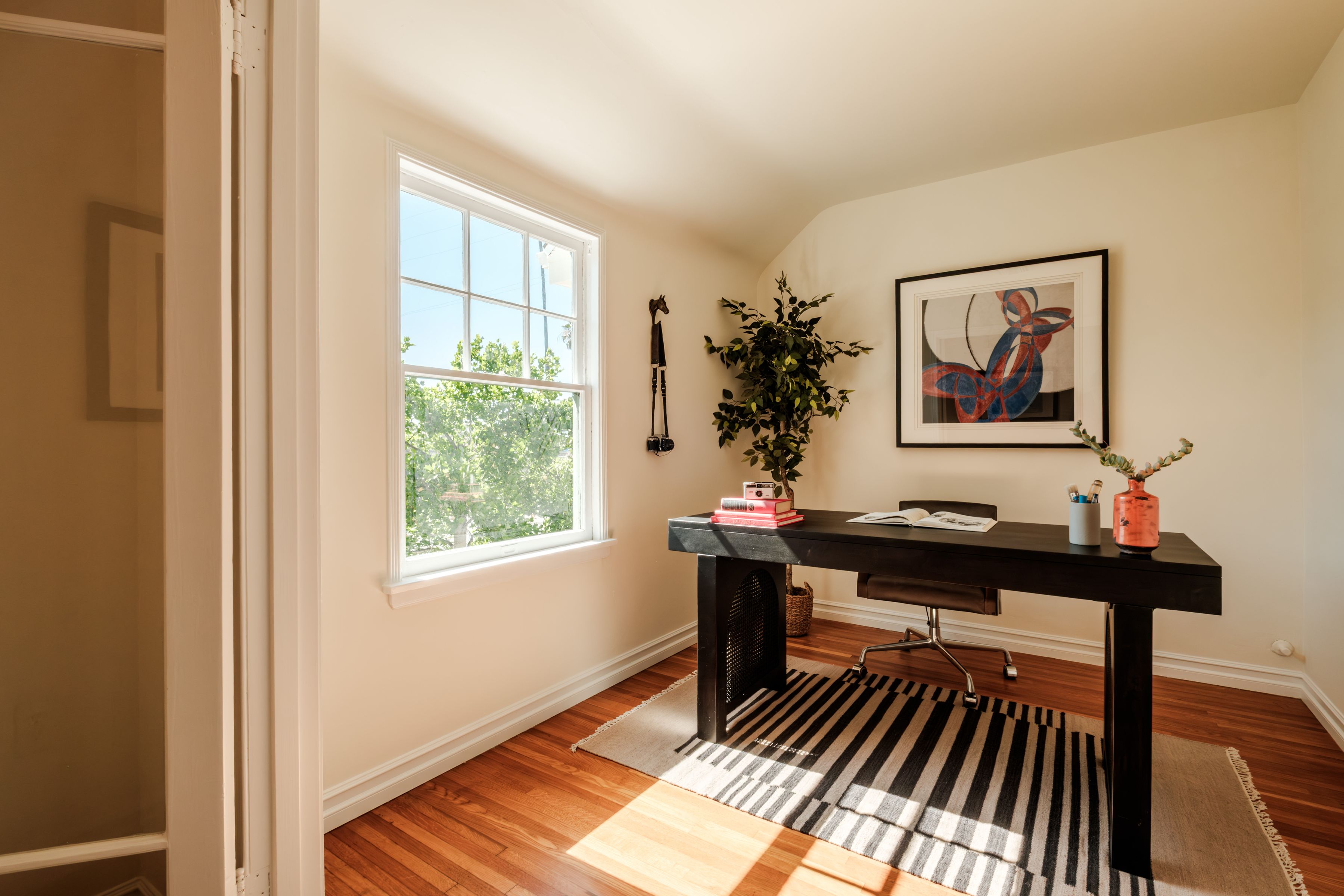  2200 South Hobart Boulevard - 物件實景