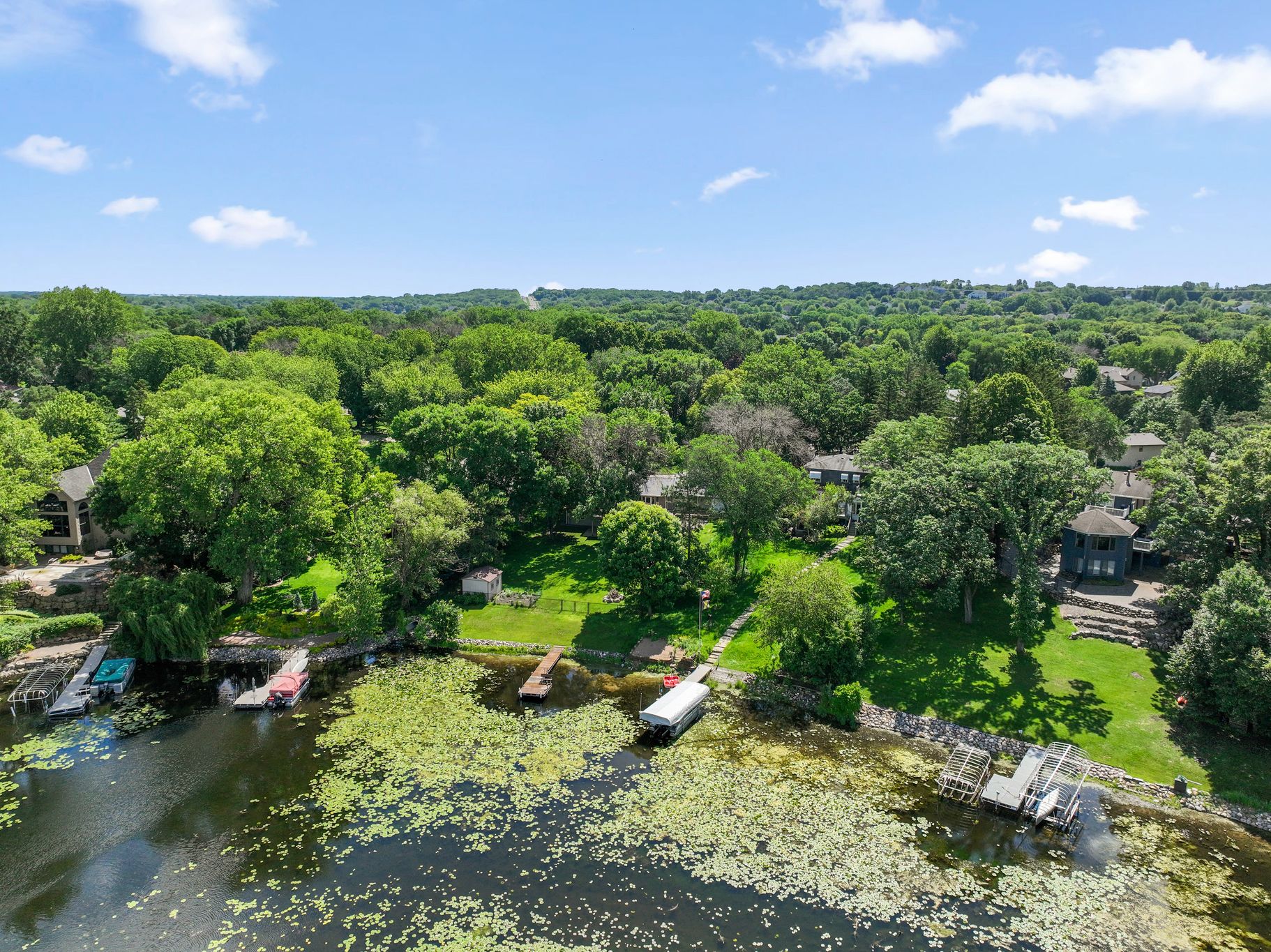  Exceptional Crystal Lake Retreat with Expansive Lakefront Living - 物件實景