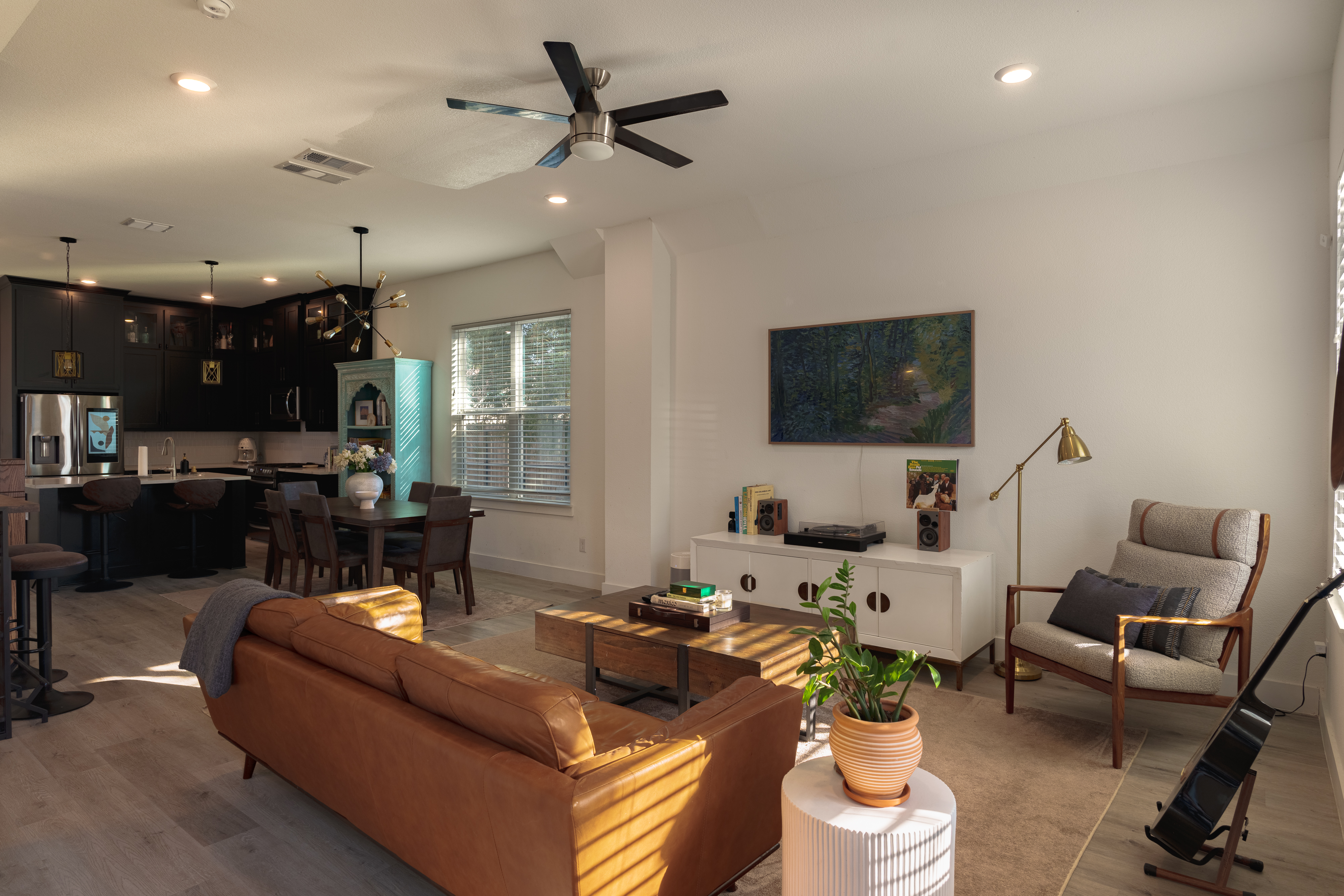  A 2021 modern on a fully gated corner lot near Trinity Groves - 物件實景