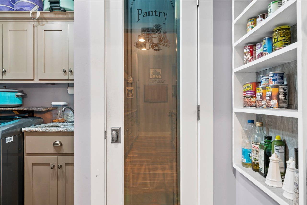 Franklin, Kentucky, 42134, United States, 6 Bedrooms Bedrooms, ,3 BathroomsBathrooms,Residential,For Sale,2002966