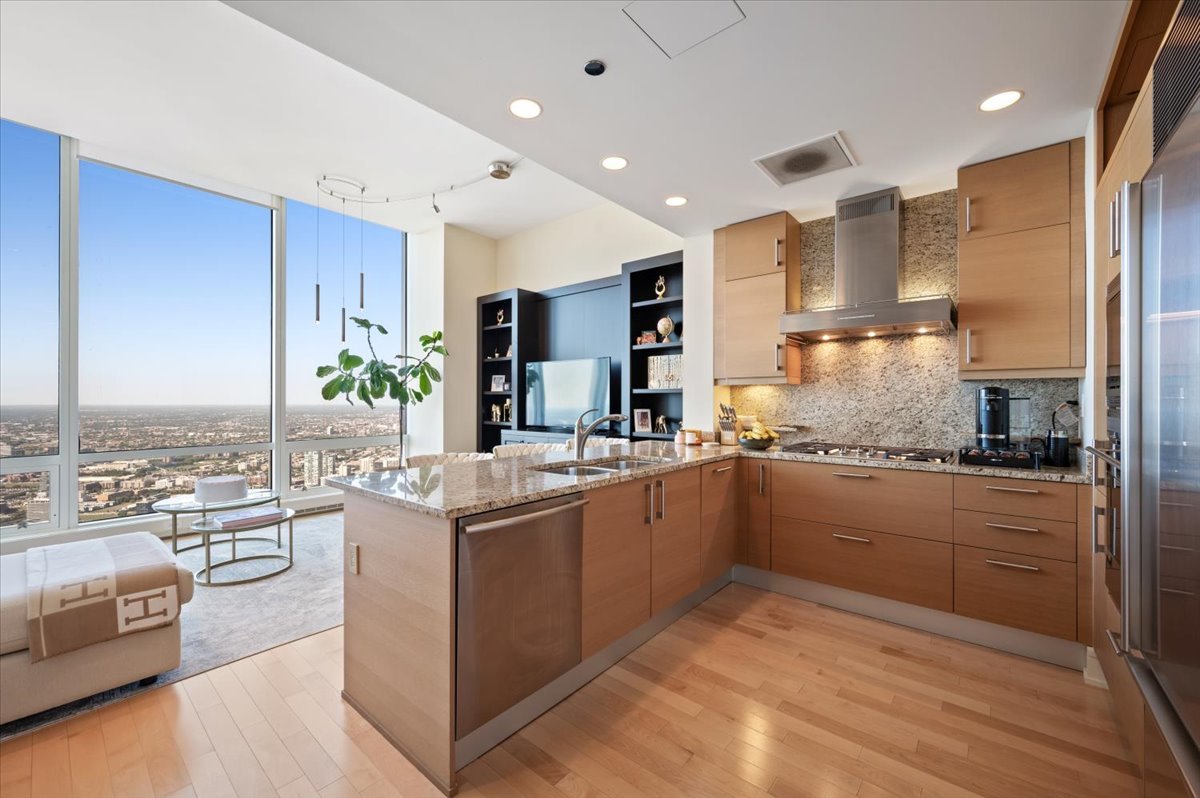 Chicago, Illinois, 60611, United States, 1 Bedroom Bedrooms, ,2 BathroomsBathrooms,Residential,For Sale,1995961