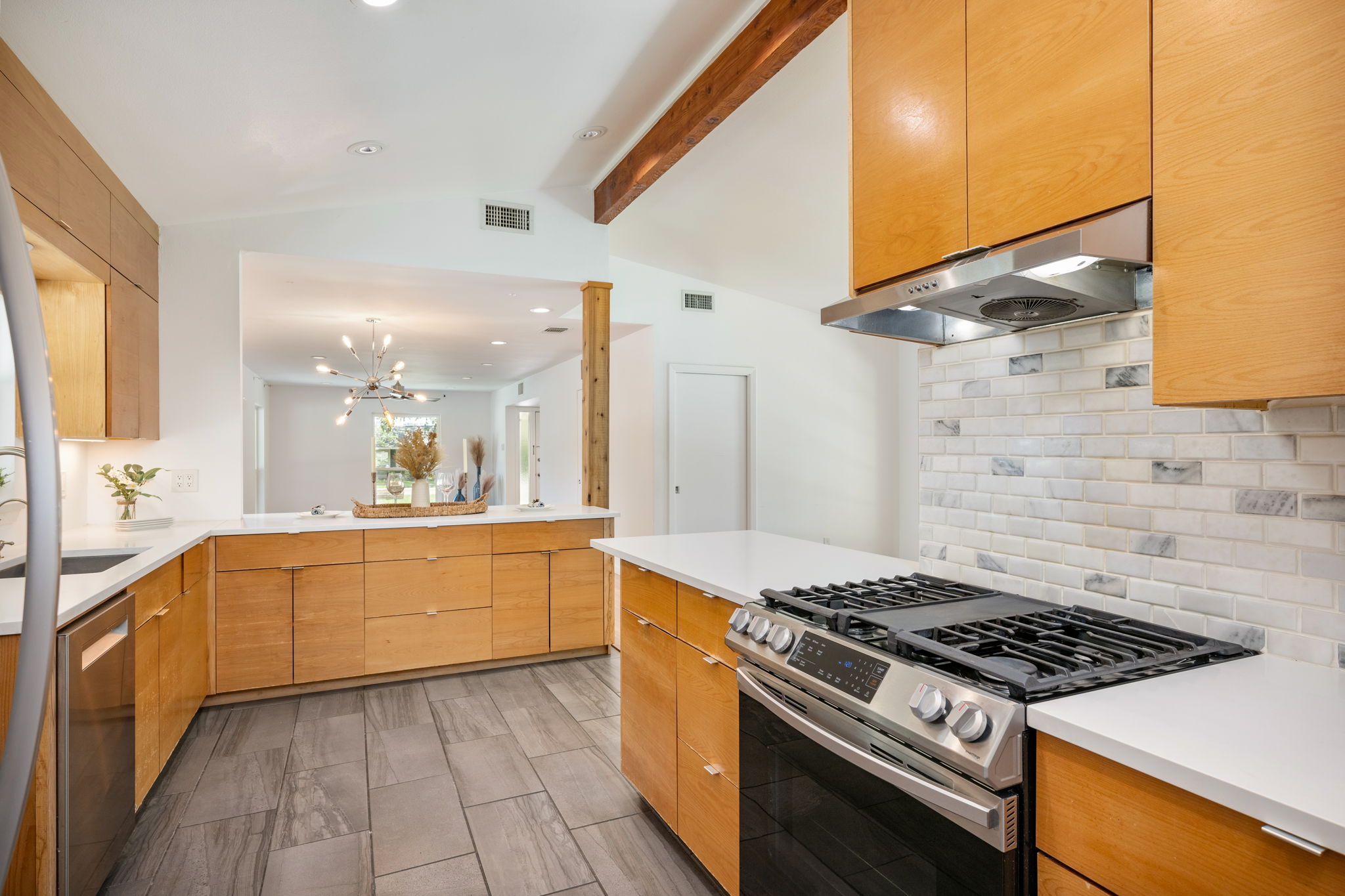  Refined Mid-Century Modern with Casita in Alamo Heights ISD - 物件實景