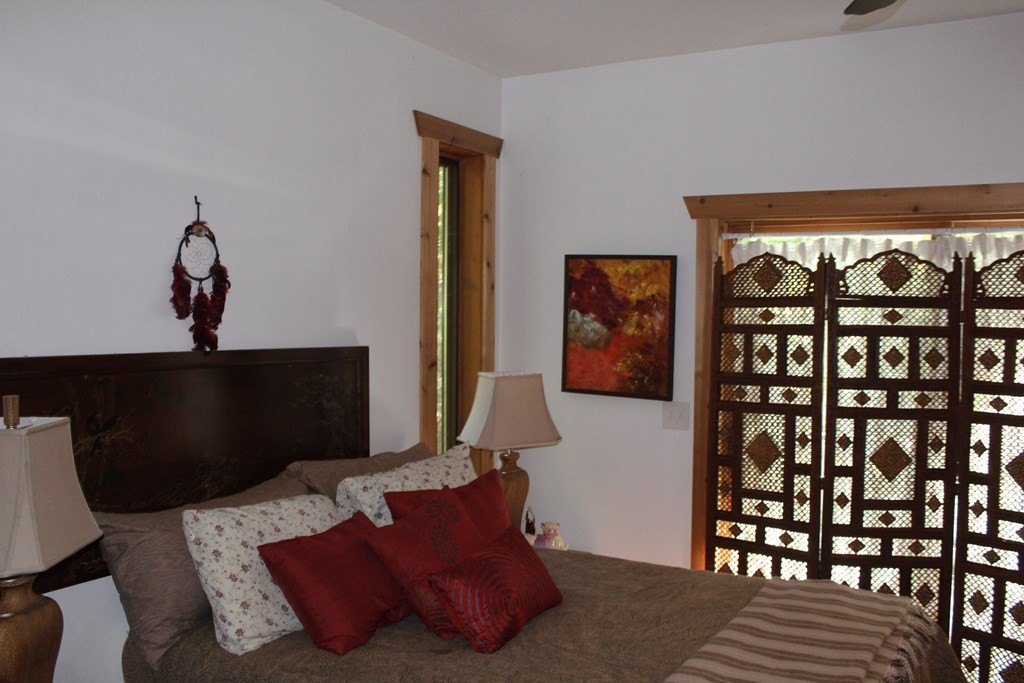 Murphy, North Carolina, 28906, United States, 2 Bedrooms Bedrooms, ,4 BathroomsBathrooms,Residential,For Sale,1915362