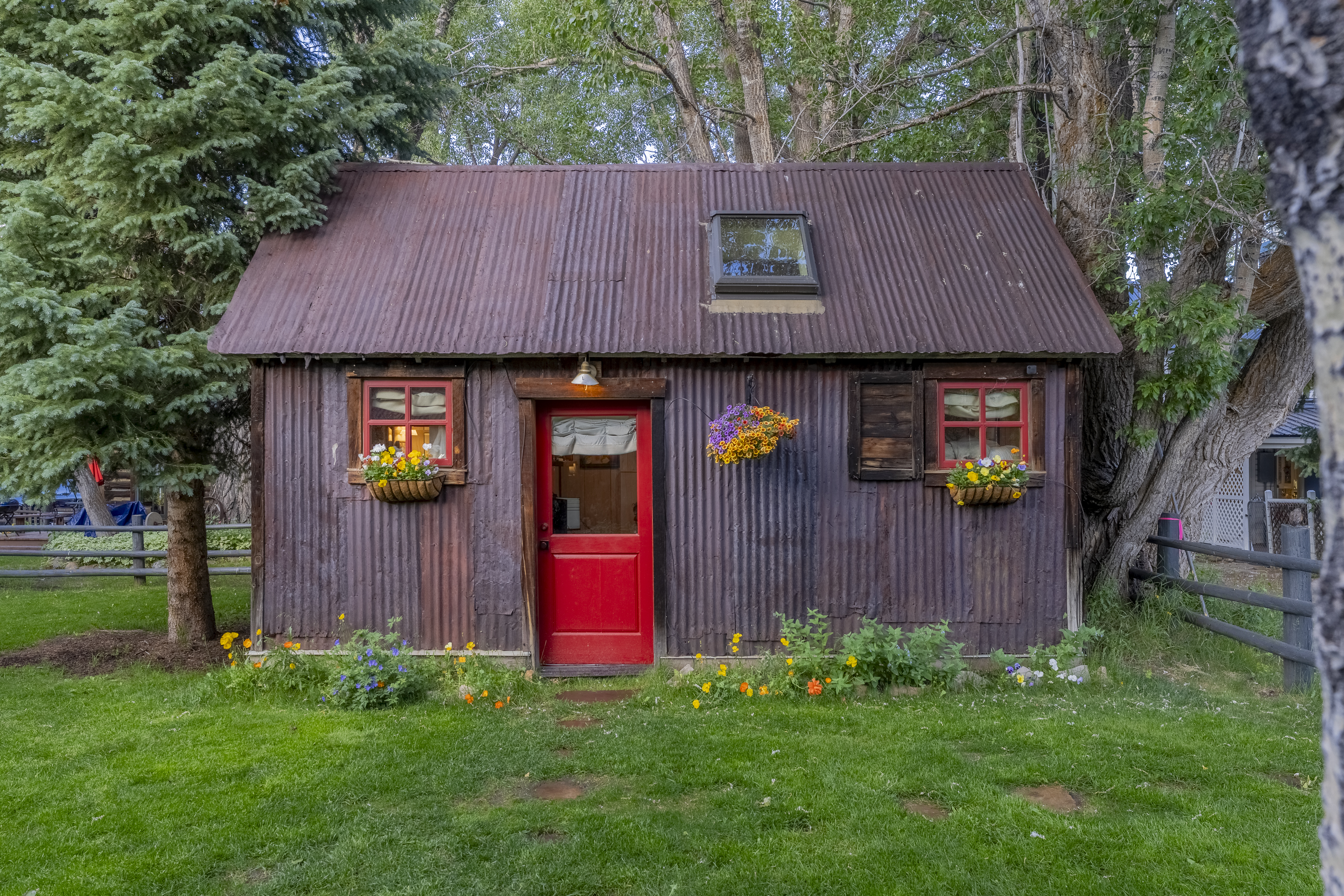  BEAR ALLEY - Unwrap The Fairytale - A Once-In-A-Lifetime Creekside Compound - 物件實景