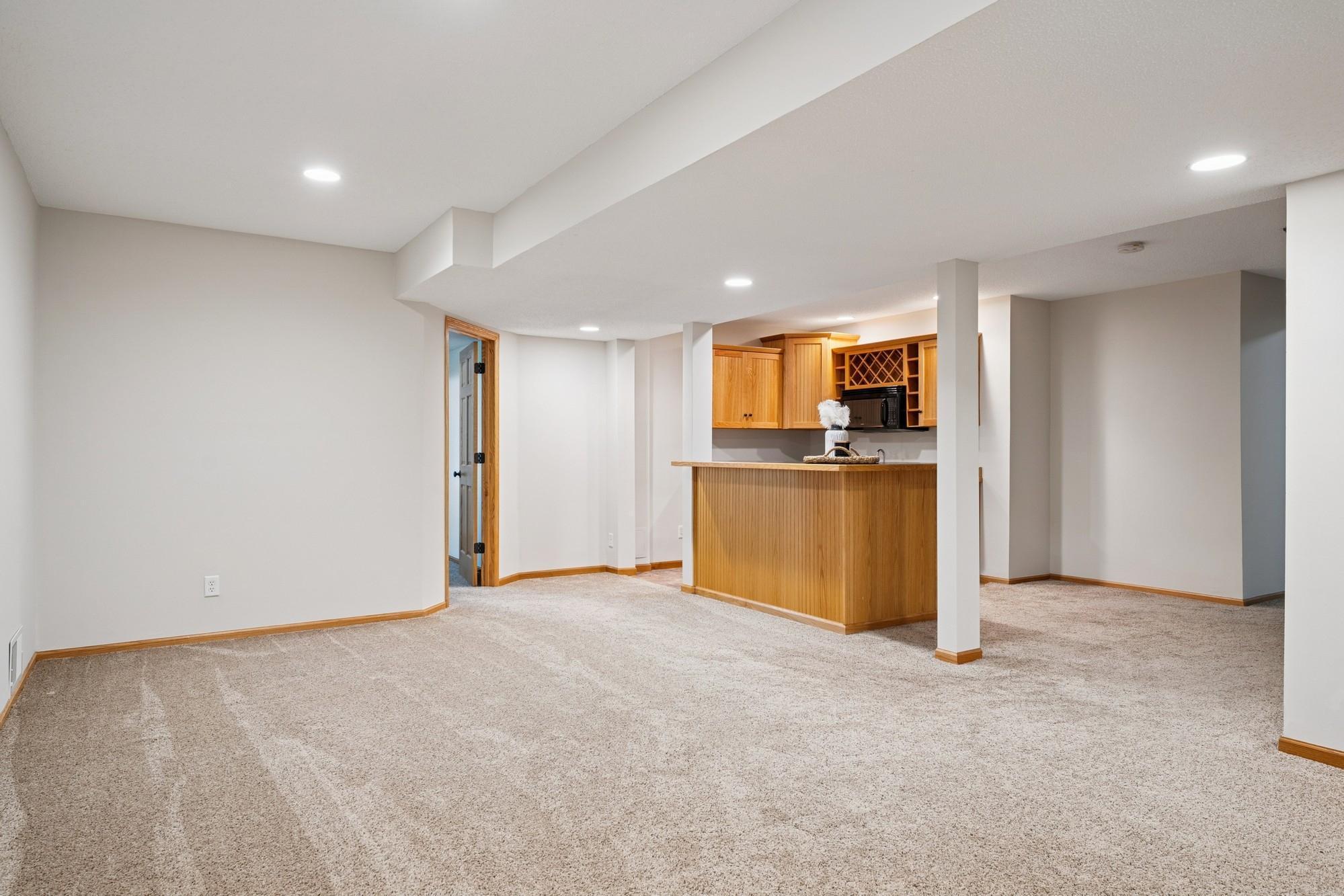 Woodbury, Minnesota, 55129, United States, 5 Bedrooms Bedrooms, ,3 BathroomsBathrooms,Residential,For Sale,1917665